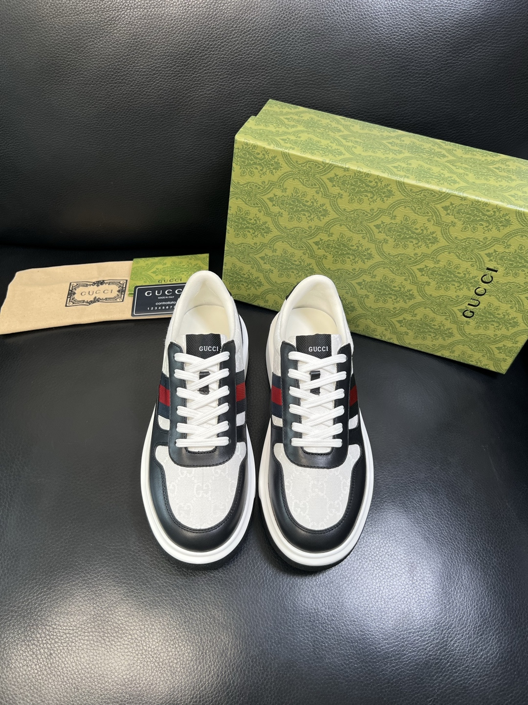 Gucci 高品质 顶级工艺品 古奇 专柜新款原厂配置，意大利进口牛皮面料，进口牛皮内里垫，透气舒适，鞋