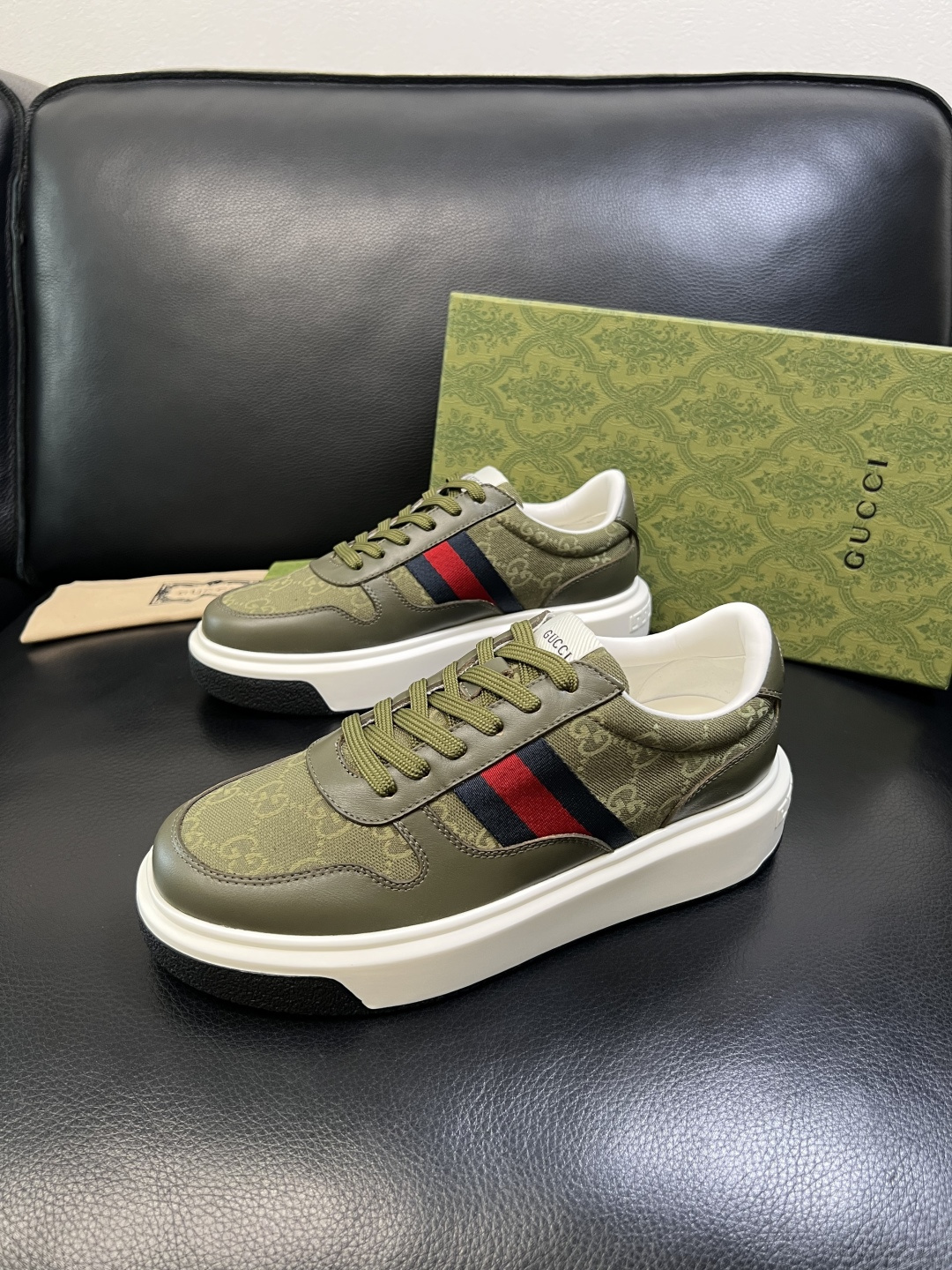 Gucci 高品质 顶级工艺品 古奇 专柜新款原厂配置，意大利进口牛皮面料，进口牛皮内里垫，透气舒适，鞋