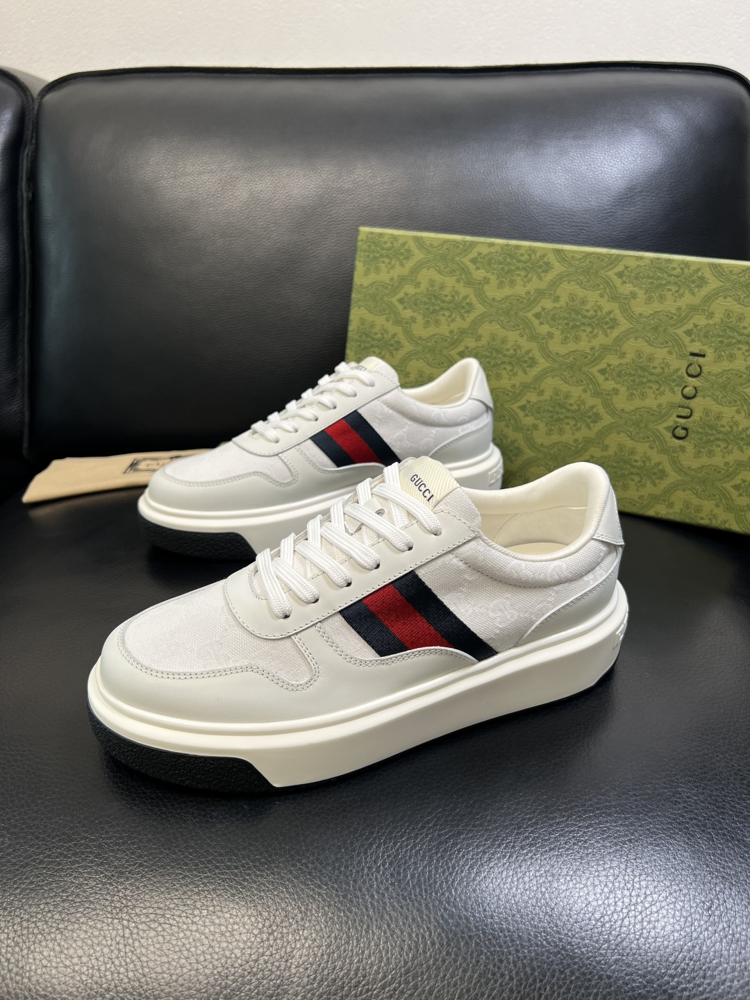 Gucci 高品质 顶级工艺品 古奇 专柜新款原厂配置，意大利进口牛皮面料，进口牛皮内里垫，透气舒适，鞋