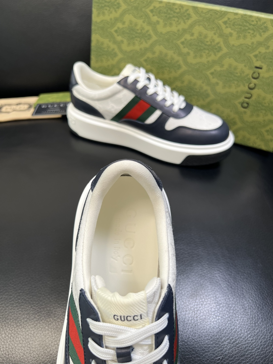 Gucci 高品质 顶级工艺品 古奇 专柜新款原厂配置，意大利进口牛皮面料，进口牛皮内里垫，透气舒适，鞋