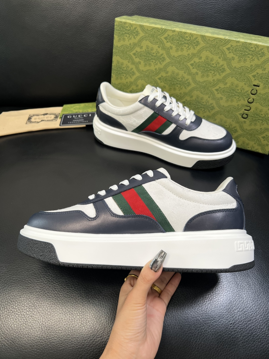 Gucci 高品质 顶级工艺品 古奇 专柜新款原厂配置，意大利进口牛皮面料，进口牛皮内里垫，透气舒适，鞋