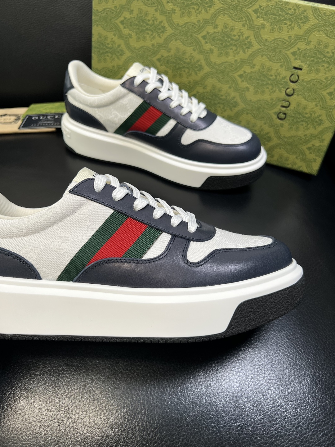 Gucci 高品质 顶级工艺品 古奇 专柜新款原厂配置，意大利进口牛皮面料，进口牛皮内里垫，透气舒适，鞋