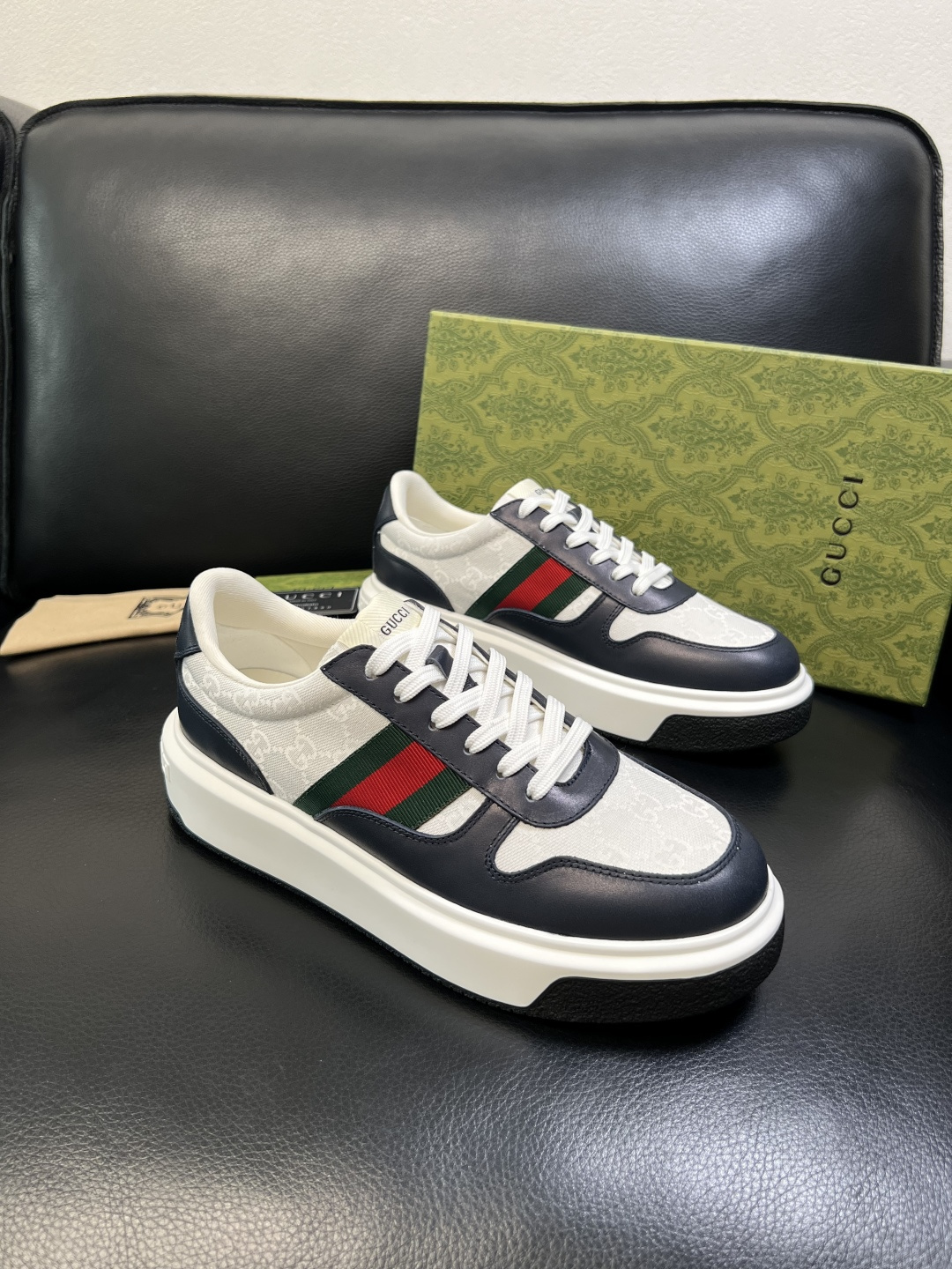 Gucci 高品质 顶级工艺品 古奇 专柜新款原厂配置，意大利进口牛皮面料，进口牛皮内里垫，透气舒适，鞋