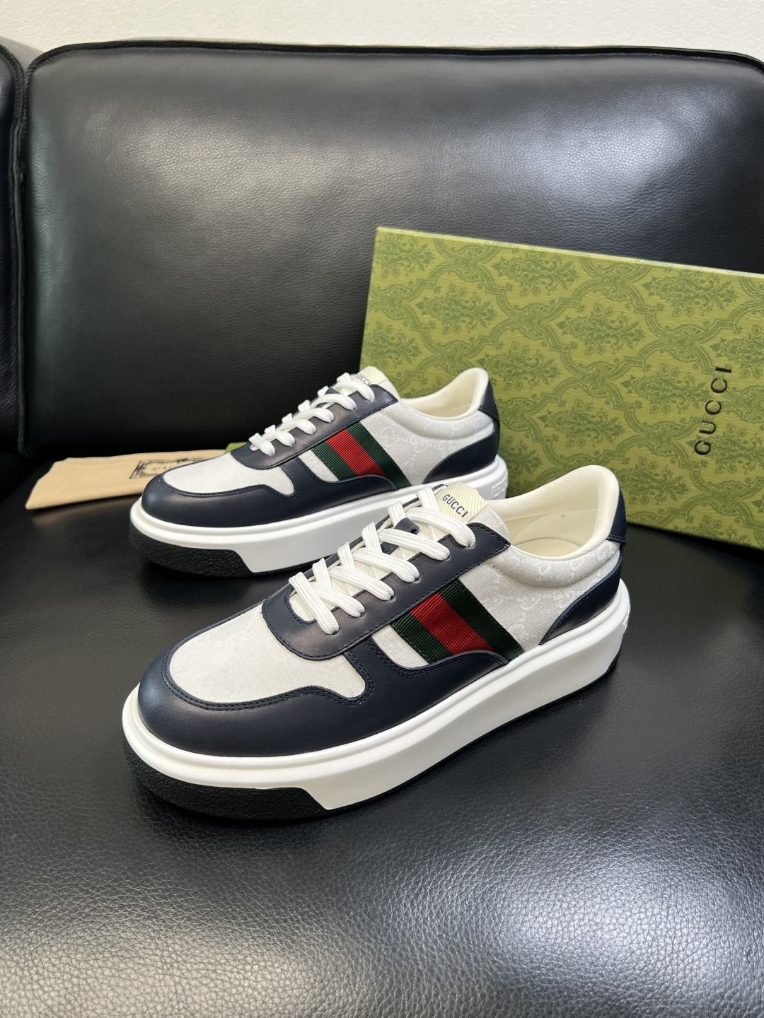 Gucci 高品质 顶级工艺品 古奇 专柜新款原厂配置，意大利进口牛皮面料，进口牛皮内里垫，透气舒适，鞋