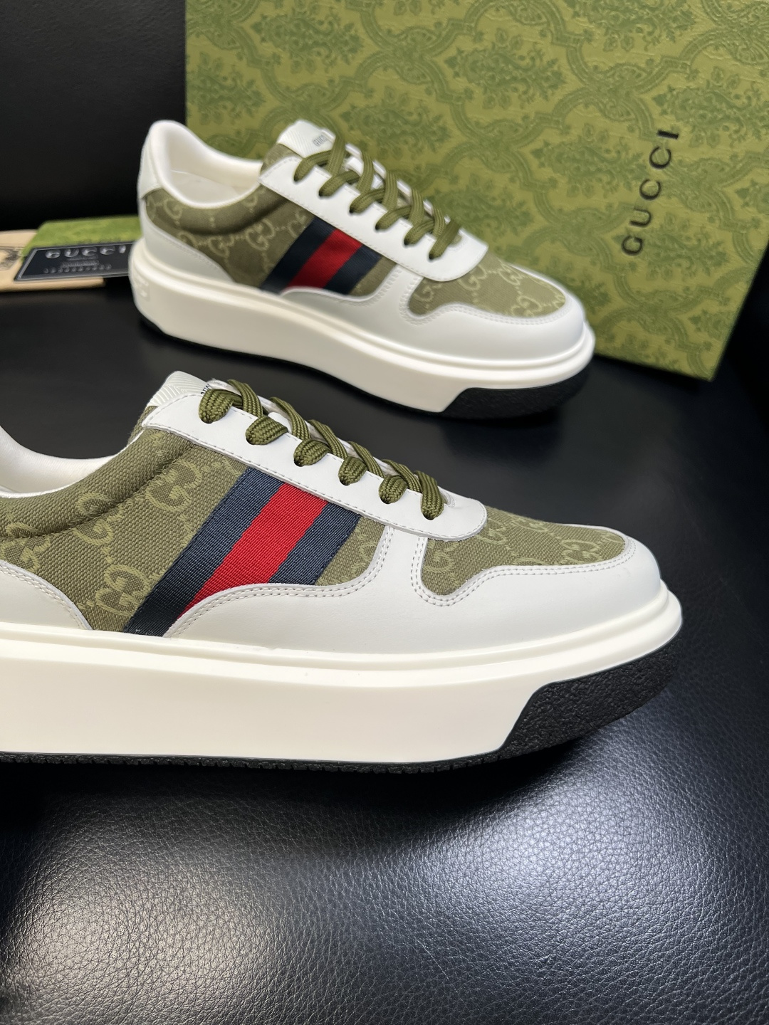 Gucci 高品质 顶级工艺品 古奇 专柜新款原厂配置，意大利进口牛皮面料，进口牛皮内里垫，透气舒适，鞋