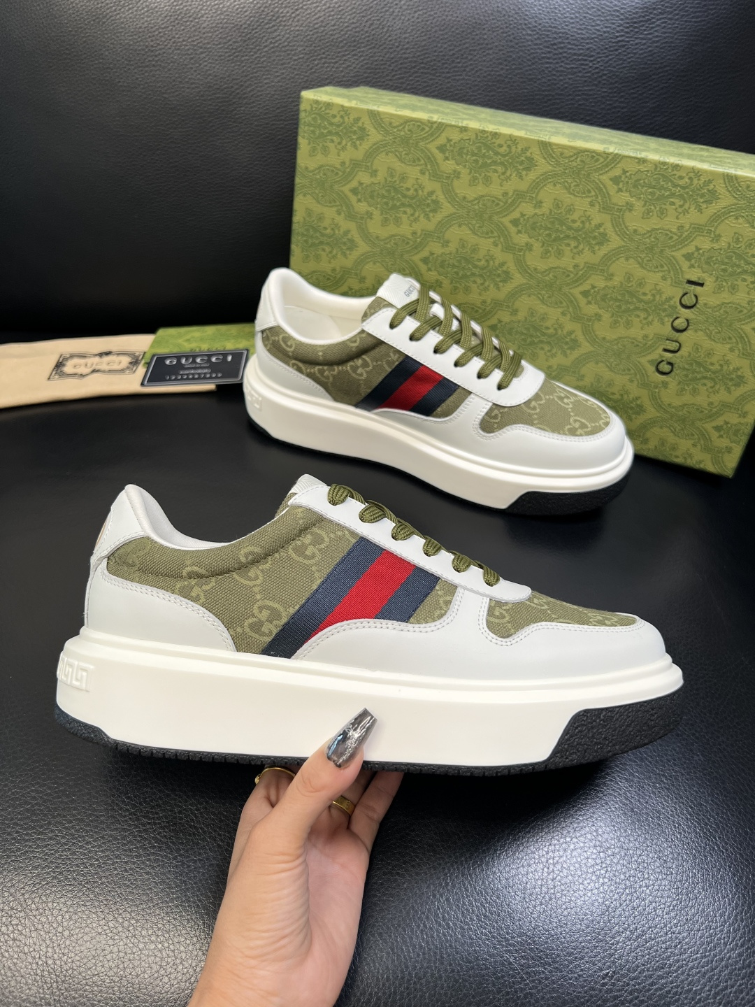 Gucci 高品质 顶级工艺品 古奇 专柜新款原厂配置，意大利进口牛皮面料，进口牛皮内里垫，透气舒适，鞋