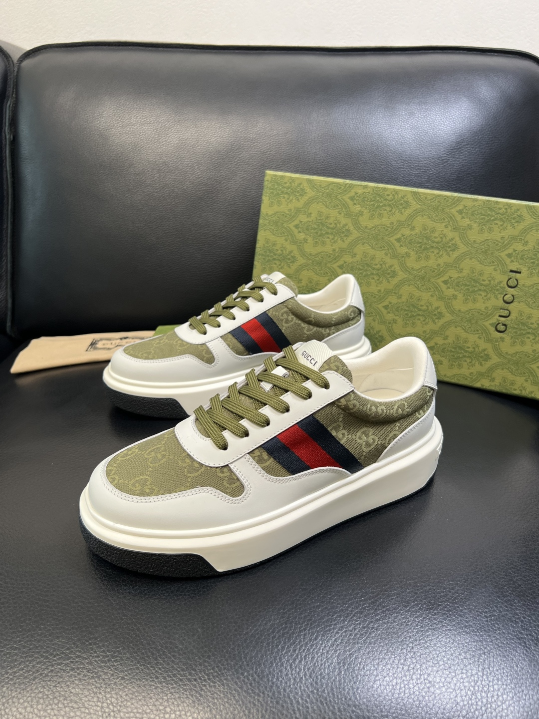 Gucci 高品质 顶级工艺品 古奇 专柜新款原厂配置，意大利进口牛皮面料，进口牛皮内里垫，透气舒适，鞋