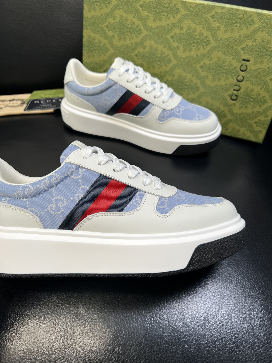 Gucci 高品质 顶级工艺品 古奇 专柜新款原厂配置，意大利进口牛皮面料，进口牛皮内里垫，透气舒适，鞋