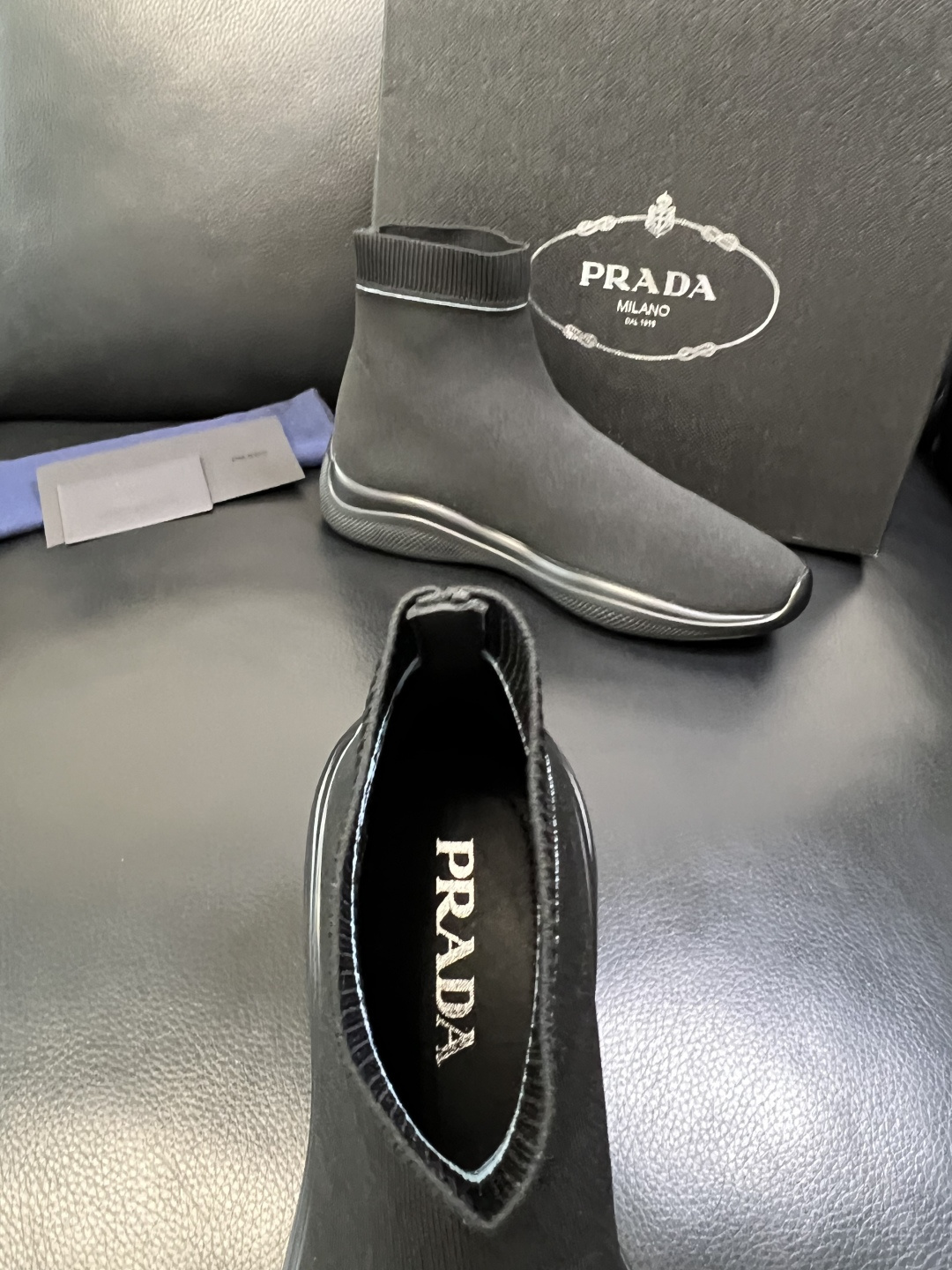 PRADA 高品质 顶级工艺品 普拉达 专柜同步 原厂配置，意大利进口原版飞织面料，透气舒适进口水染牛里
