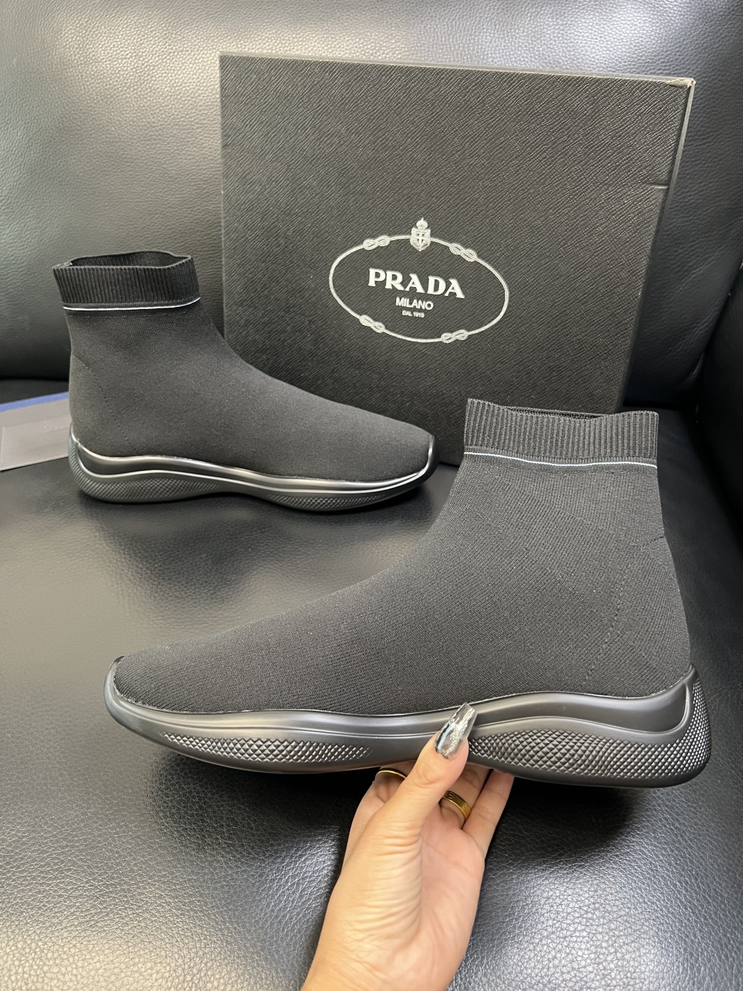 PRADA 高品质 顶级工艺品 普拉达 专柜同步 原厂配置，意大利进口原版飞织面料，透气舒适进口水染牛里
