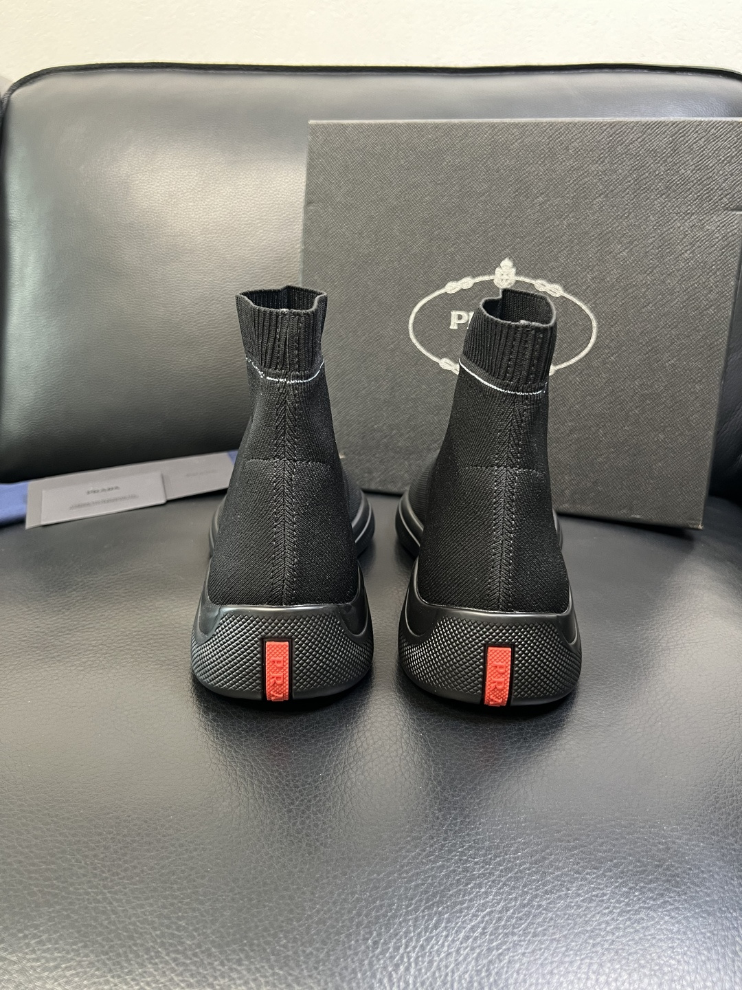 PRADA 高品质 顶级工艺品 普拉达 专柜同步 原厂配置，意大利进口原版飞织面料，透气舒适进口水染牛里