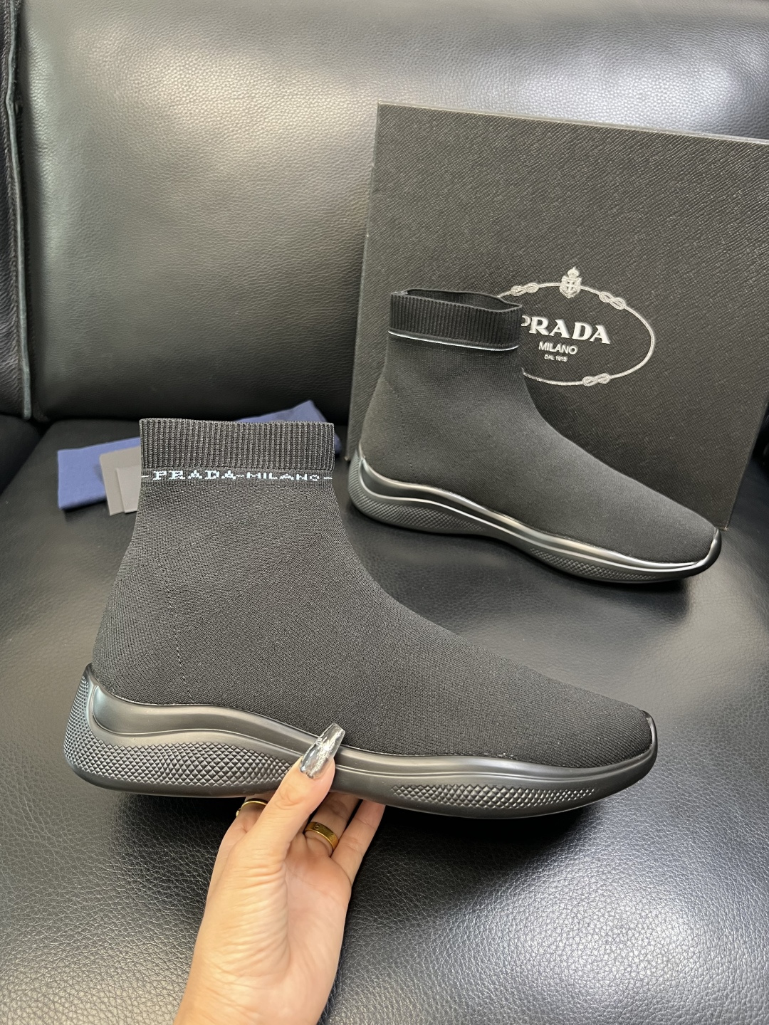 PRADA 高品质 顶级工艺品 普拉达 专柜同步 原厂配置，意大利进口原版飞织面料，透气舒适进口水染牛里