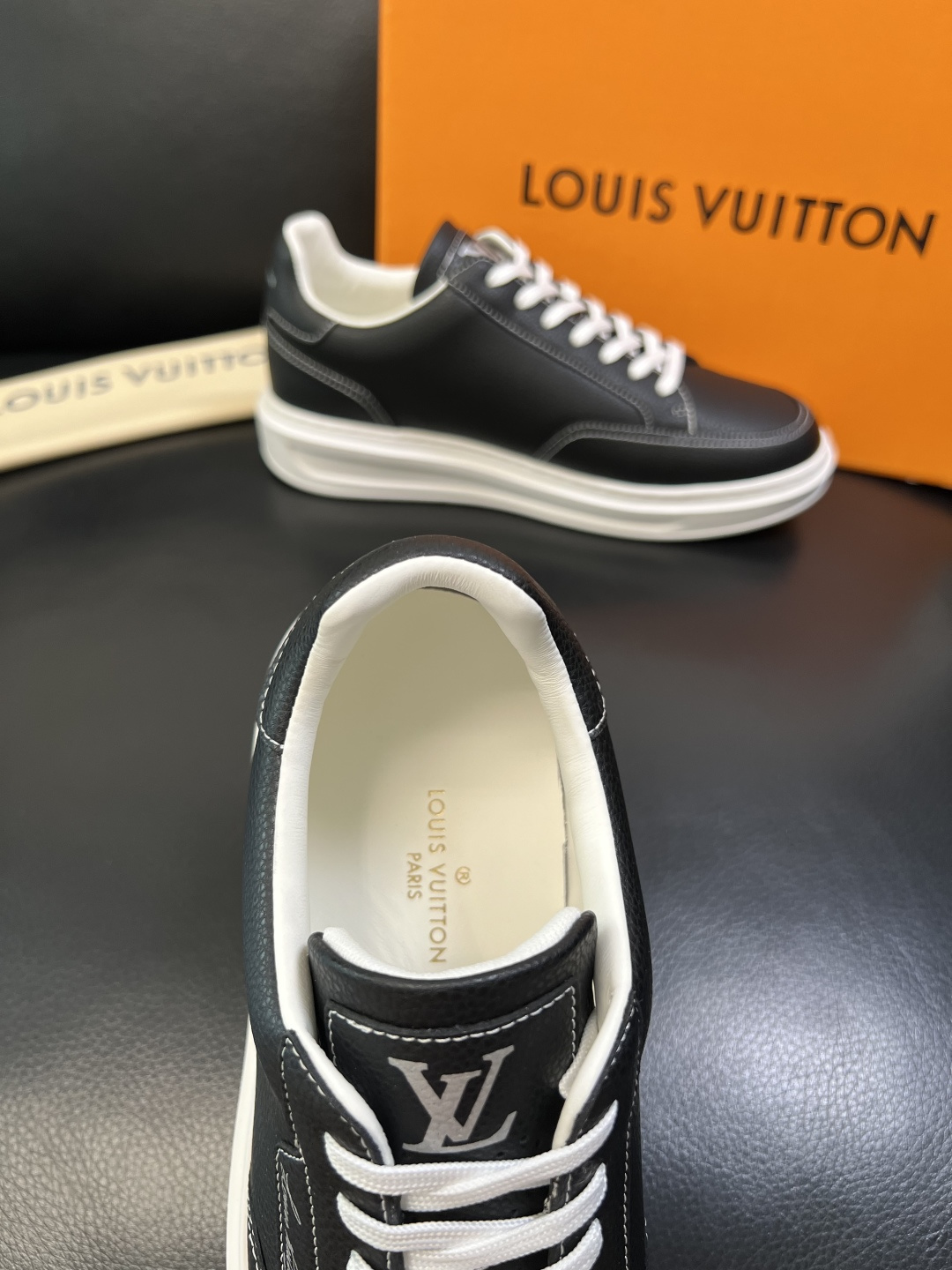 Lv 高品质 顶级工艺品 路易威登，运动板鞋专柜同步，鞋面意大利进口，高品质拼接缤纷色彩复杂工艺品，进口