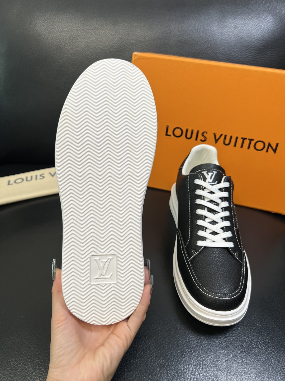 Lv 高品质 顶级工艺品 路易威登，运动板鞋专柜同步，鞋面意大利进口，高品质拼接缤纷色彩复杂工艺品，进口