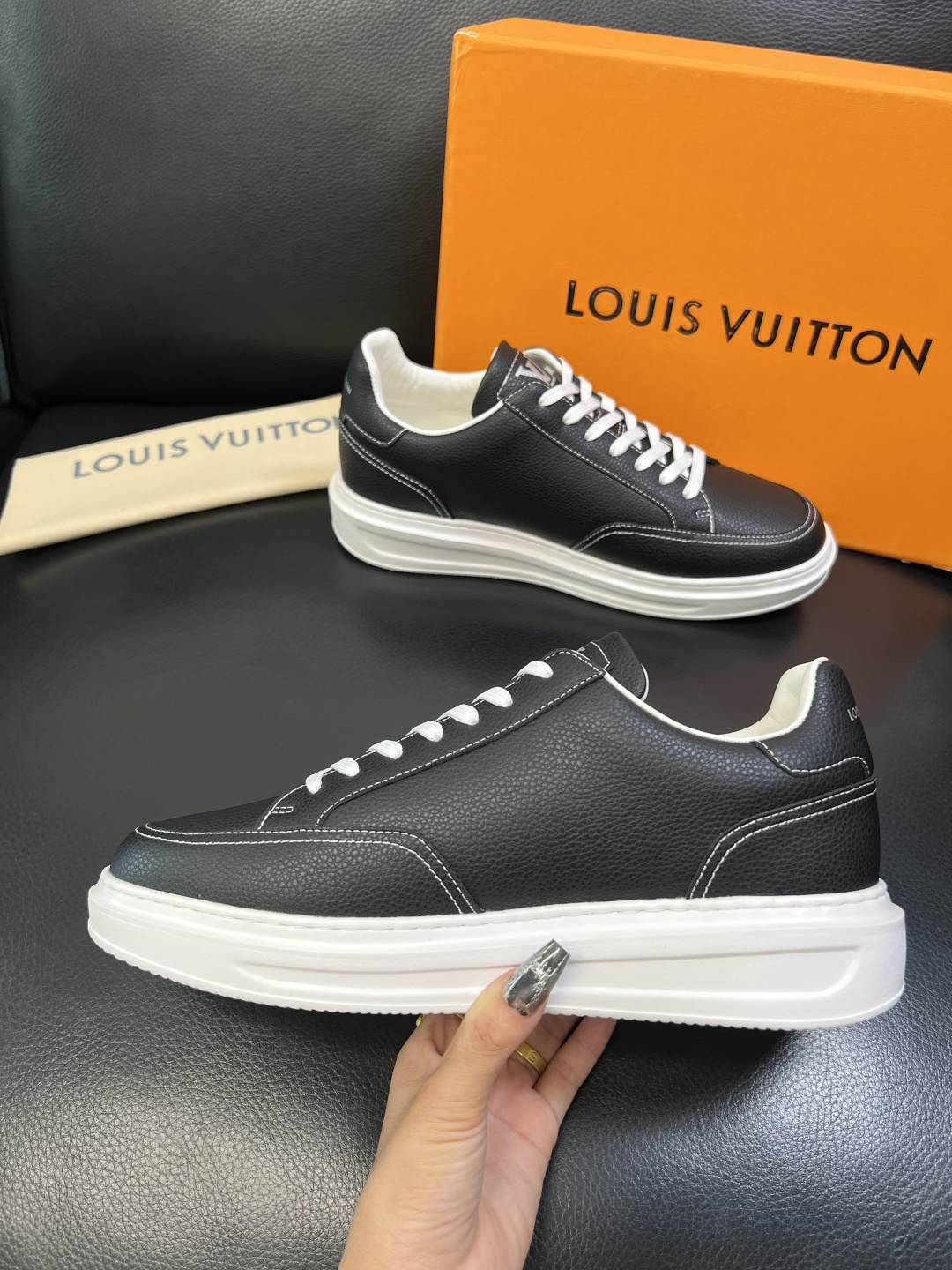 Lv 高品质 顶级工艺品 路易威登，运动板鞋专柜同步，鞋面意大利进口，高品质拼接缤纷色彩复杂工艺品，进口