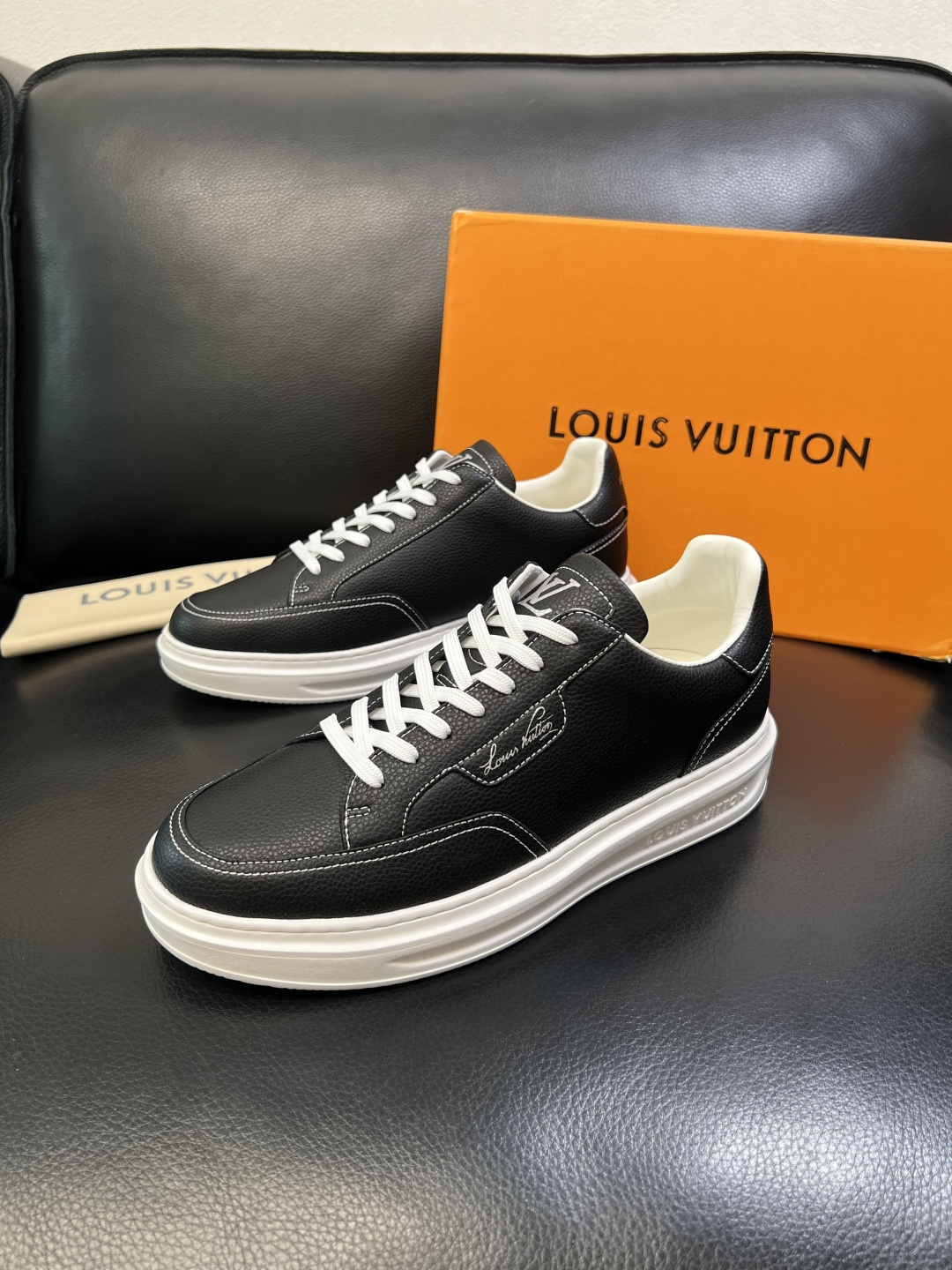 Lv 高品质 顶级工艺品 路易威登，运动板鞋专柜同步，鞋面意大利进口，高品质拼接缤纷色彩复杂工艺品，进口