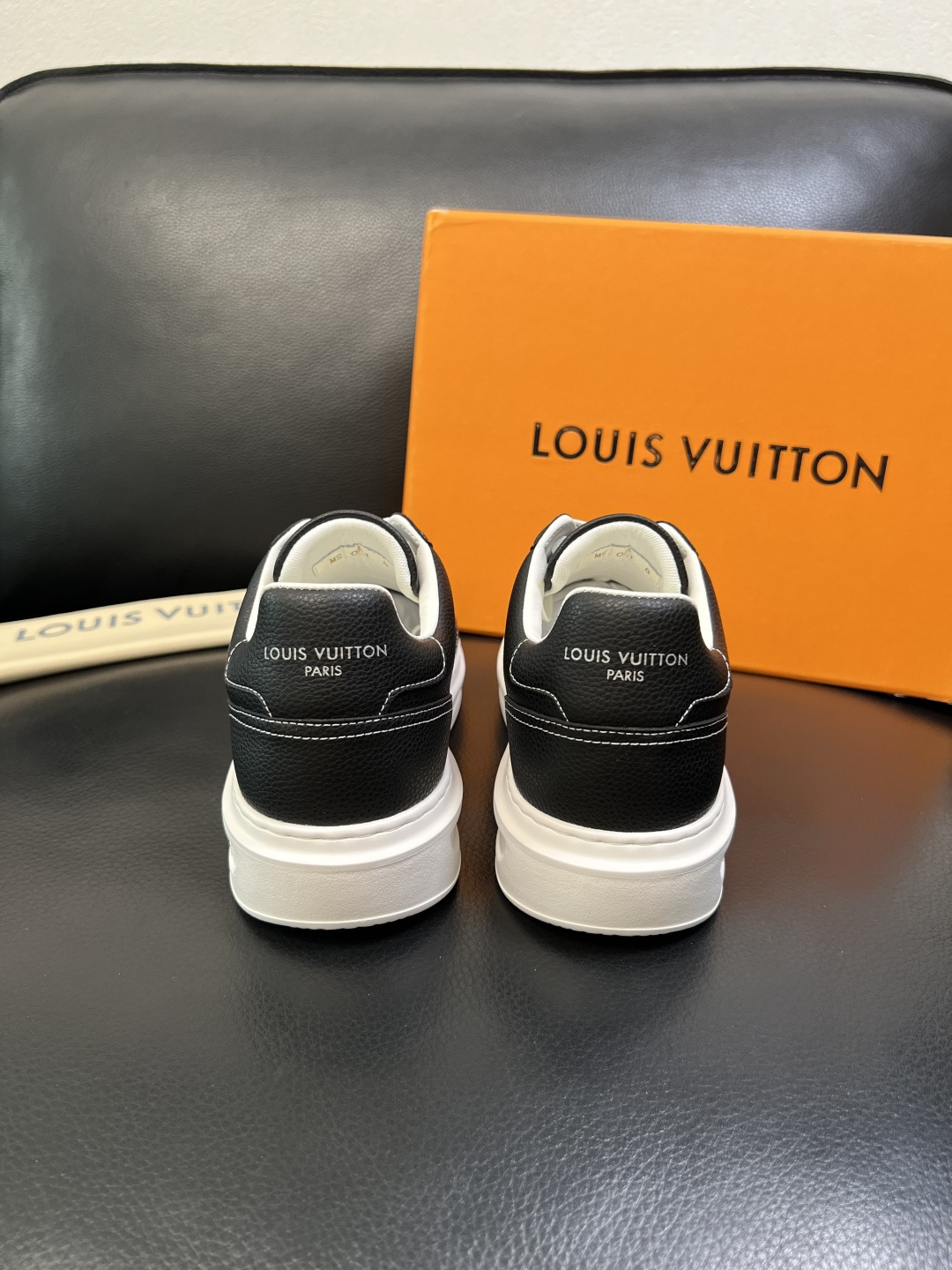 Lv 高品质 顶级工艺品 路易威登，运动板鞋专柜同步，鞋面意大利进口，高品质拼接缤纷色彩复杂工艺品，进口