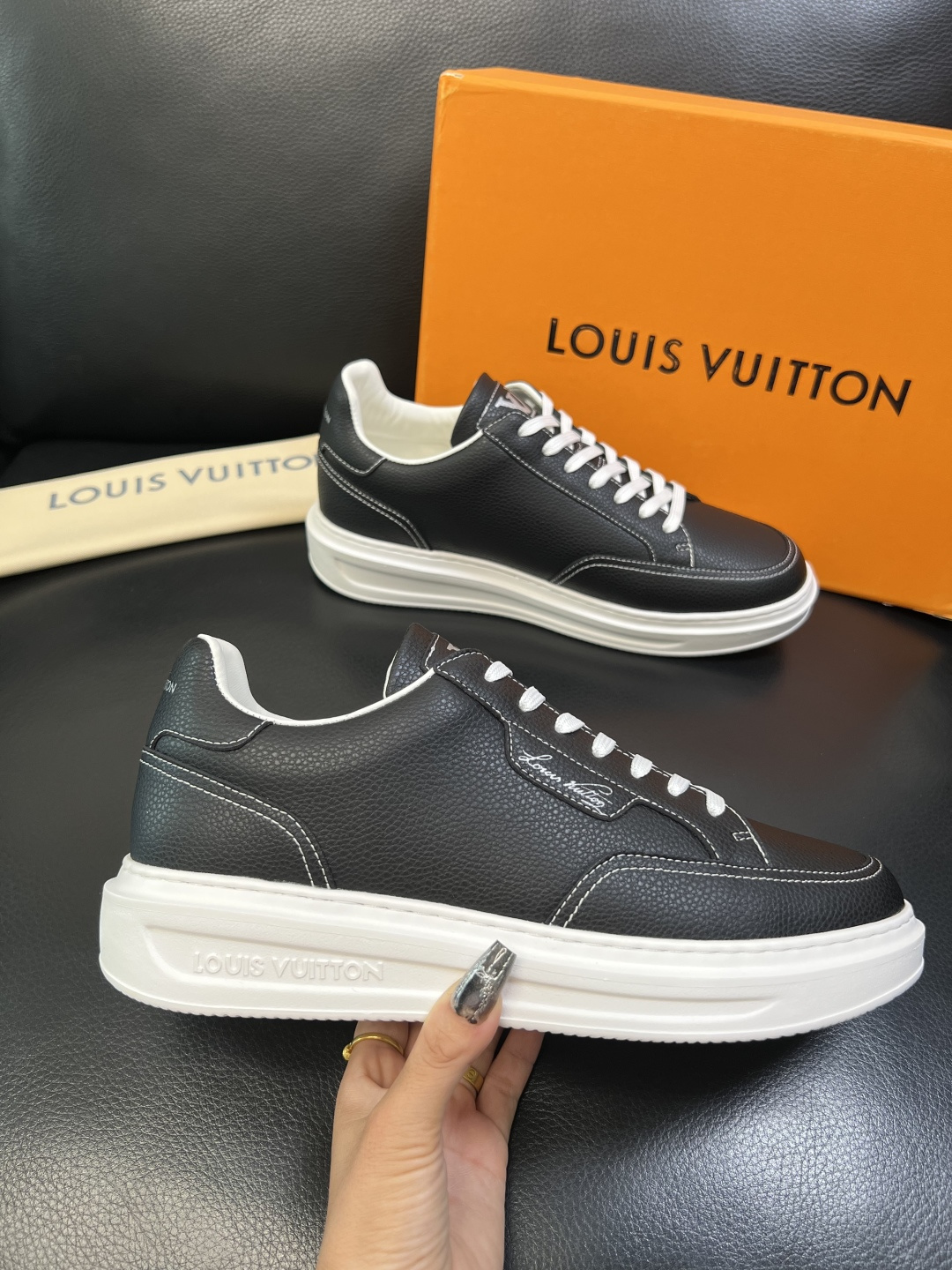 Lv 高品质 顶级工艺品 路易威登，运动板鞋专柜同步，鞋面意大利进口，高品质拼接缤纷色彩复杂工艺品，进口