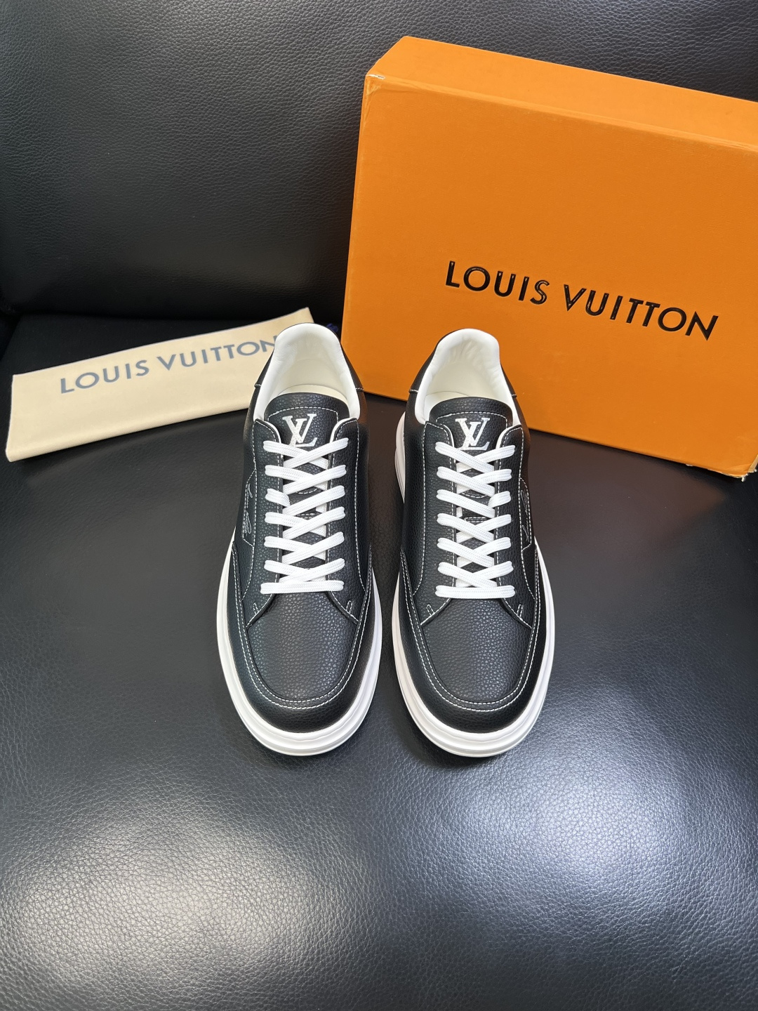 Lv 高品质 顶级工艺品 路易威登，运动板鞋专柜同步，鞋面意大利进口，高品质拼接缤纷色彩复杂工艺品，进口