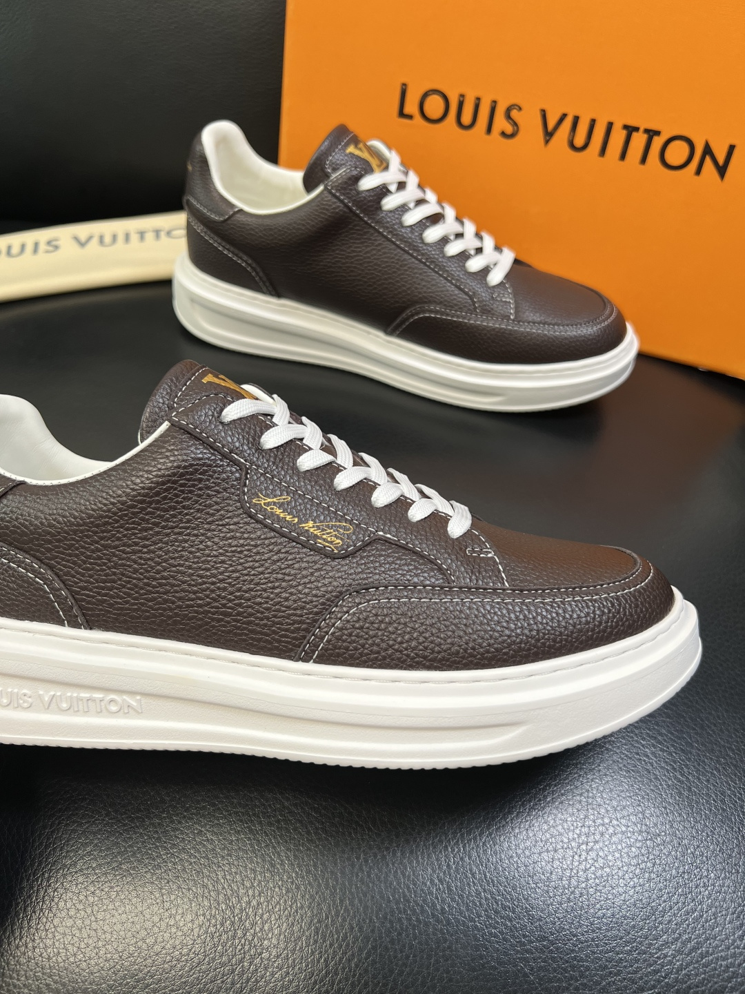 Lv 高品质 顶级工艺品 路易威登，运动板鞋专柜同步，鞋面意大利进口，高品质拼接缤纷色彩复杂工艺品，进口