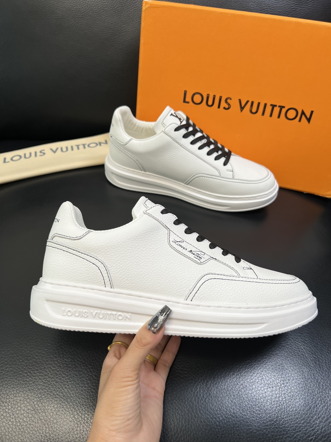 Lv 高品质 顶级工艺品 路易威登，运动板鞋专柜同步，鞋面意大利进口，高品质拼接缤纷色彩复杂工艺品，进口