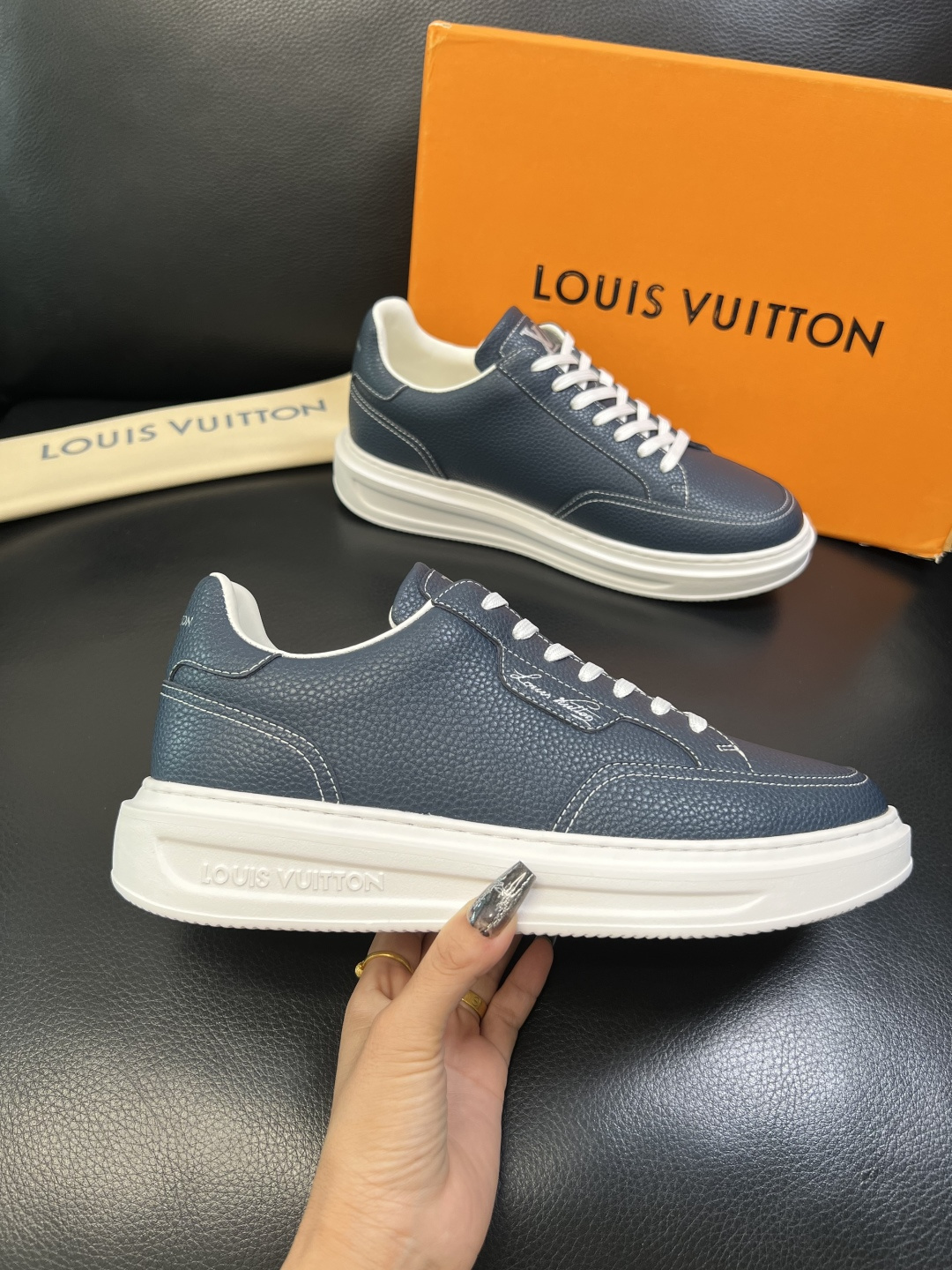 Lv 高品质 顶级工艺品 路易威登，运动板鞋专柜同步，鞋面意大利进口，高品质拼接缤纷色彩复杂工艺品，进口