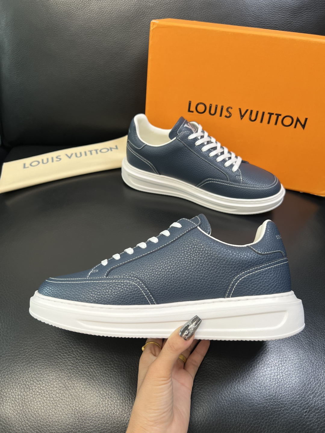 Lv 高品质 顶级工艺品 路易威登，运动板鞋专柜同步，鞋面意大利进口，高品质拼接缤纷色彩复杂工艺品，进口