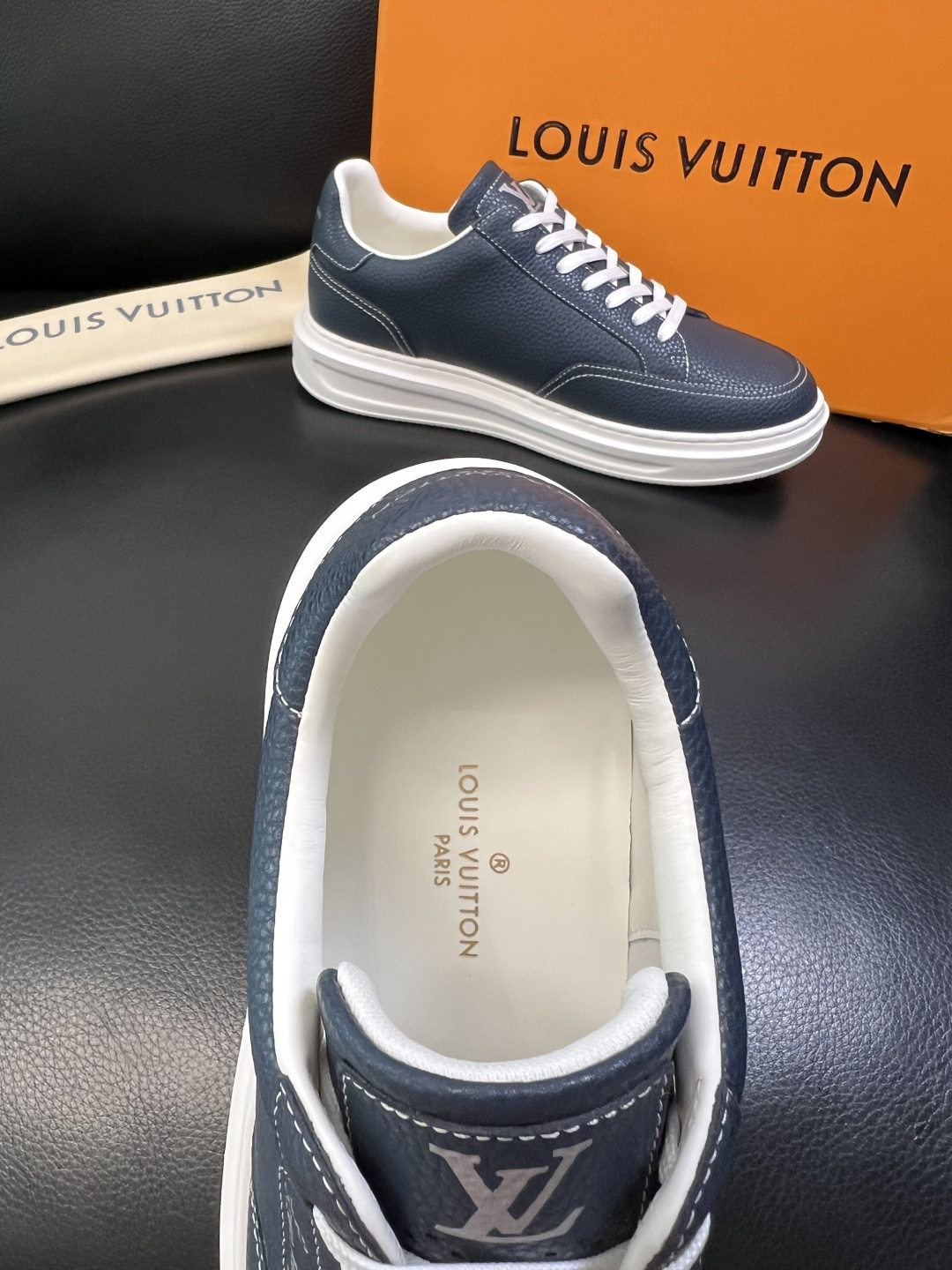 Lv 高品质 顶级工艺品 路易威登，运动板鞋专柜同步，鞋面意大利进口，高品质拼接缤纷色彩复杂工艺品，进口