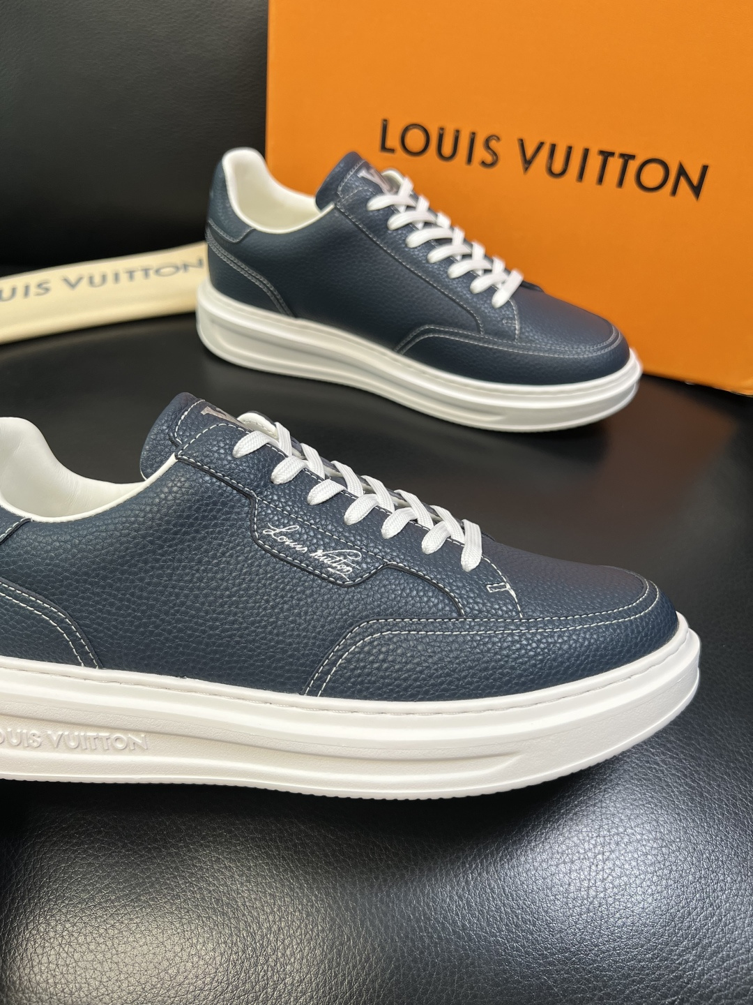 Lv 高品质 顶级工艺品 路易威登，运动板鞋专柜同步，鞋面意大利进口，高品质拼接缤纷色彩复杂工艺品，进口