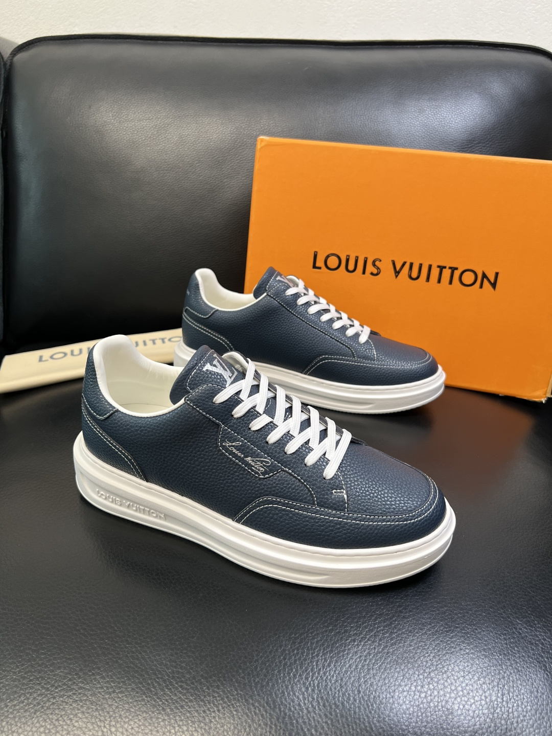 Lv 高品质 顶级工艺品 路易威登，运动板鞋专柜同步，鞋面意大利进口，高品质拼接缤纷色彩复杂工艺品，进口