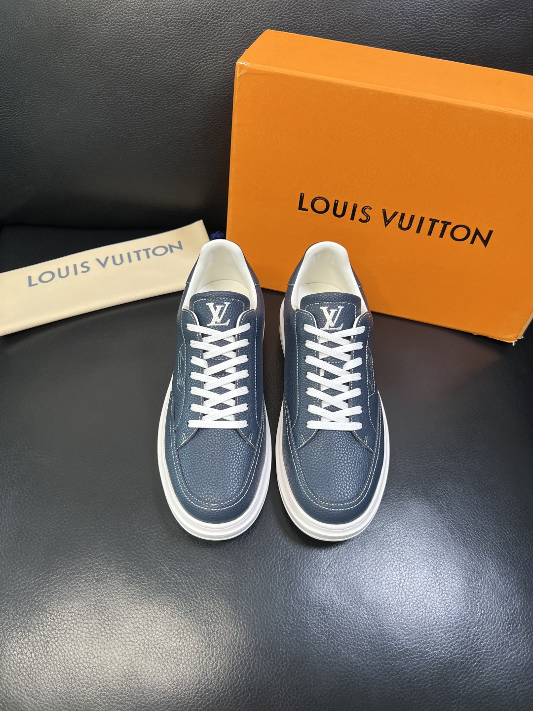 Lv 高品质 顶级工艺品 路易威登，运动板鞋专柜同步，鞋面意大利进口，高品质拼接缤纷色彩复杂工艺品，进口