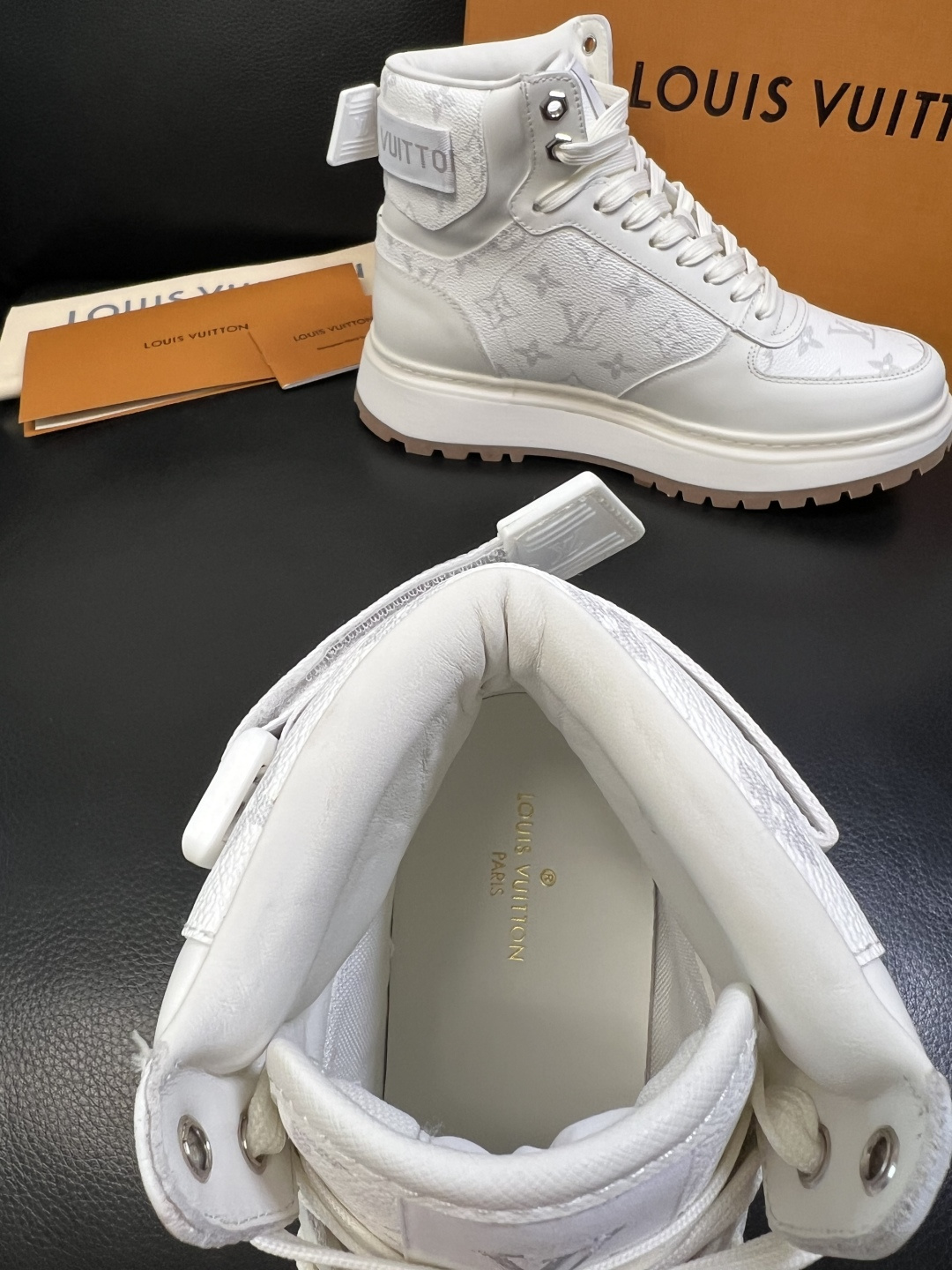 Lv 高品质 顶级工艺品 路易威登，高帮靴子专柜同步原厂配置，鞋面意大利进口，高品质拼接缤纷色彩复杂工艺