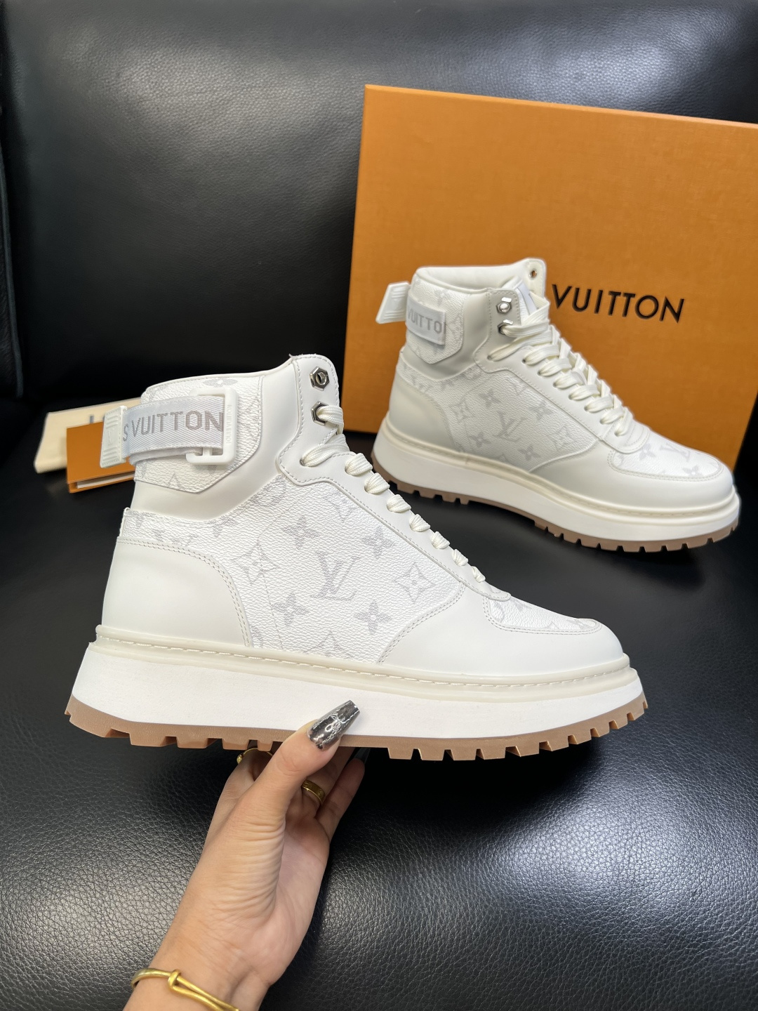 Lv 高品质 顶级工艺品 路易威登，高帮靴子专柜同步原厂配置，鞋面意大利进口，高品质拼接缤纷色彩复杂工艺