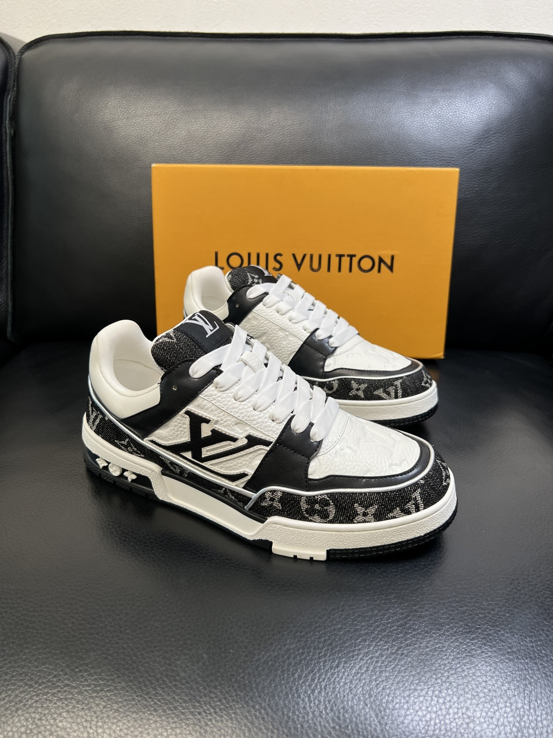 Lv 高品质 顶级工艺品 路易威登，运动板鞋专柜同步，鞋面意大利进口，高品质拼接缤纷色彩复杂工艺品，进口