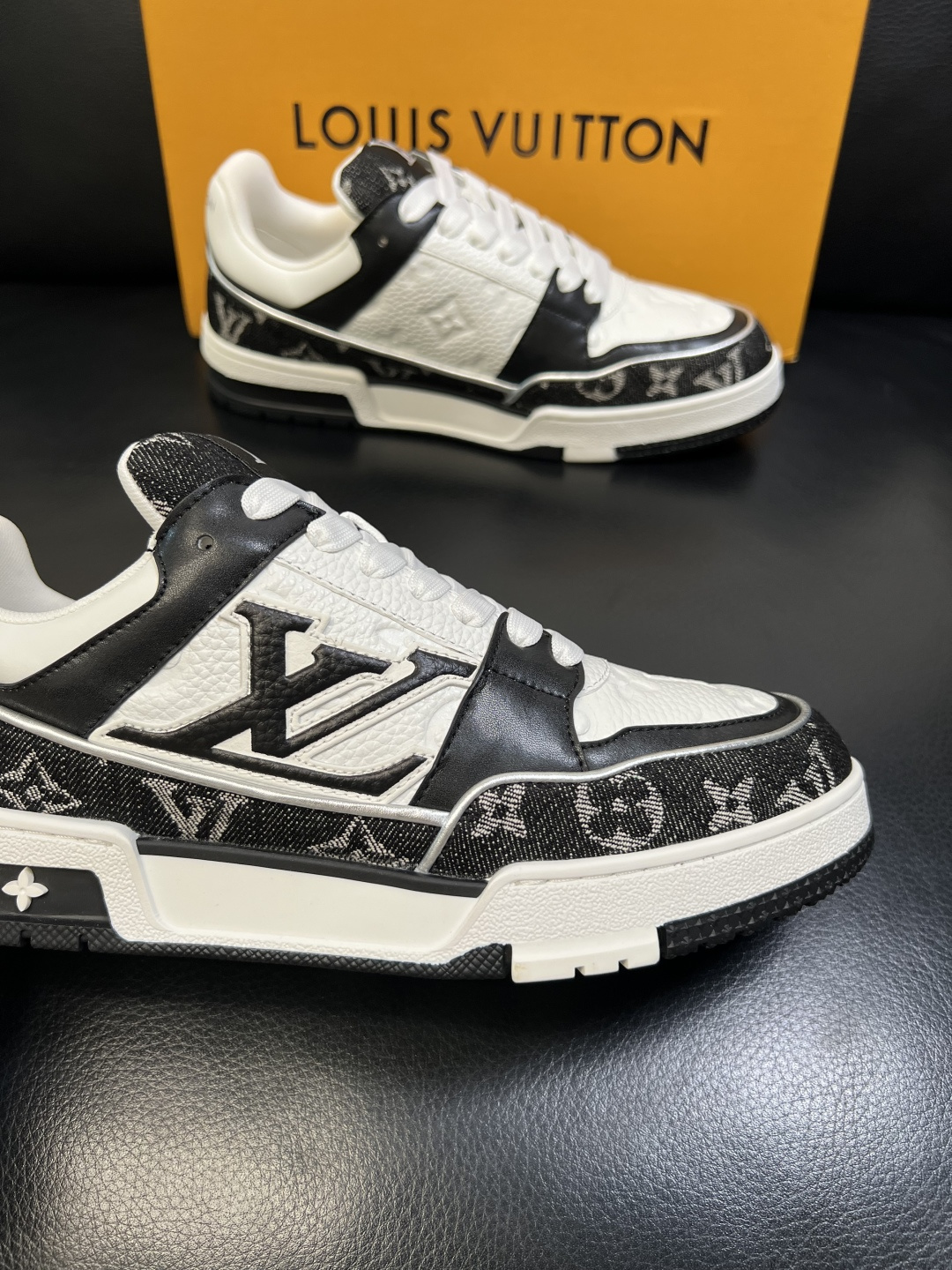 Lv 高品质 顶级工艺品 路易威登，运动板鞋专柜同步，鞋面意大利进口，高品质拼接缤纷色彩复杂工艺品，进口