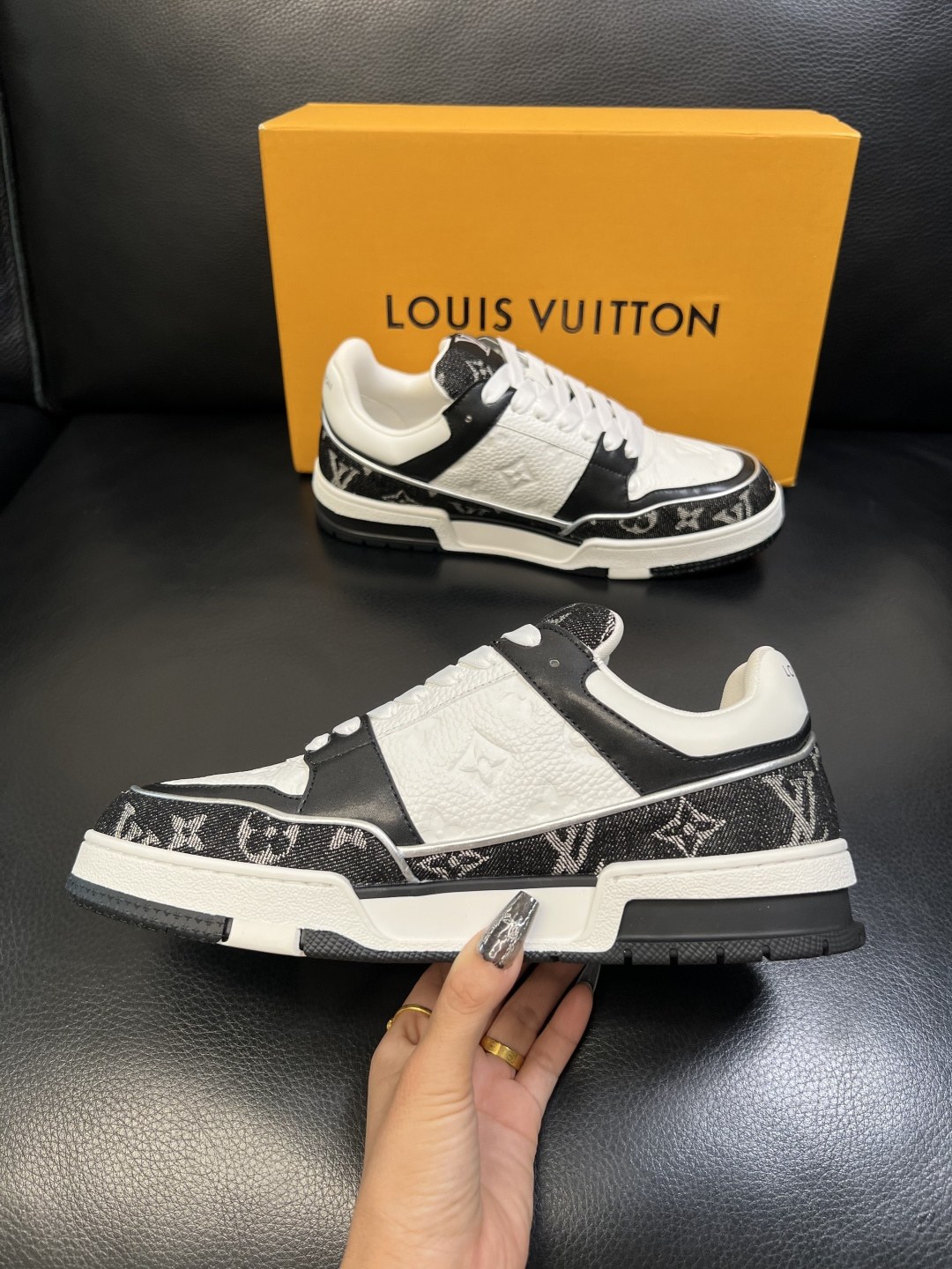 Lv 高品质 顶级工艺品 路易威登，运动板鞋专柜同步，鞋面意大利进口，高品质拼接缤纷色彩复杂工艺品，进口