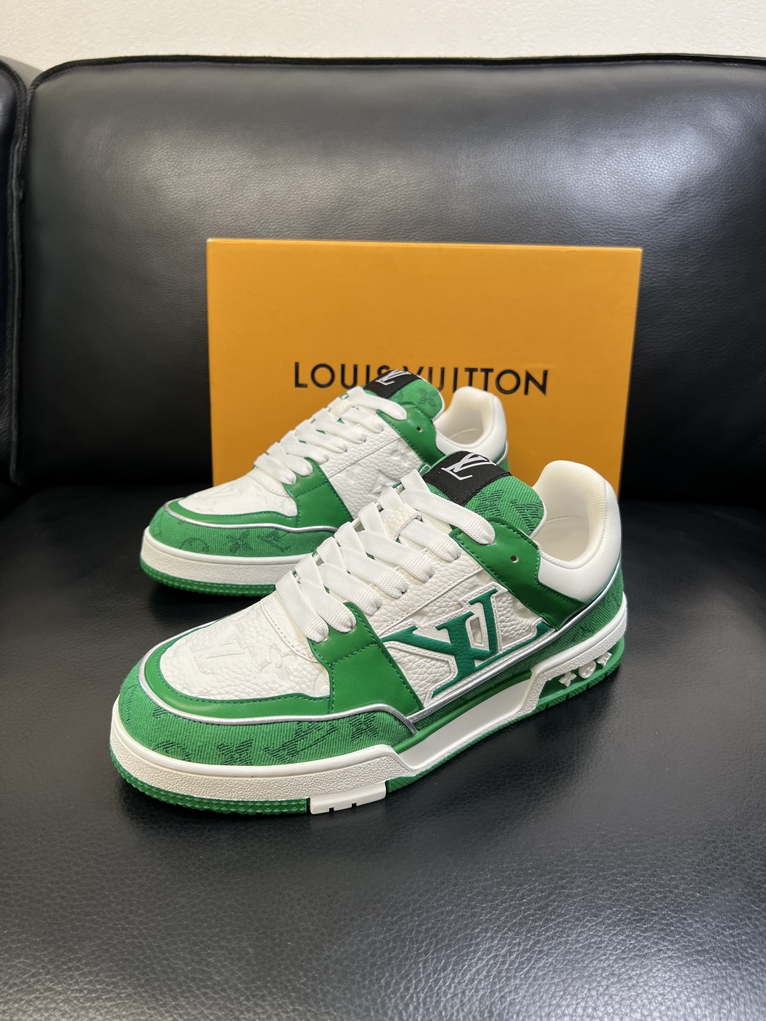 Lv 高品质 顶级工艺品 路易威登，运动板鞋专柜同步，鞋面意大利进口，高品质拼接缤纷色彩复杂工艺品，进口