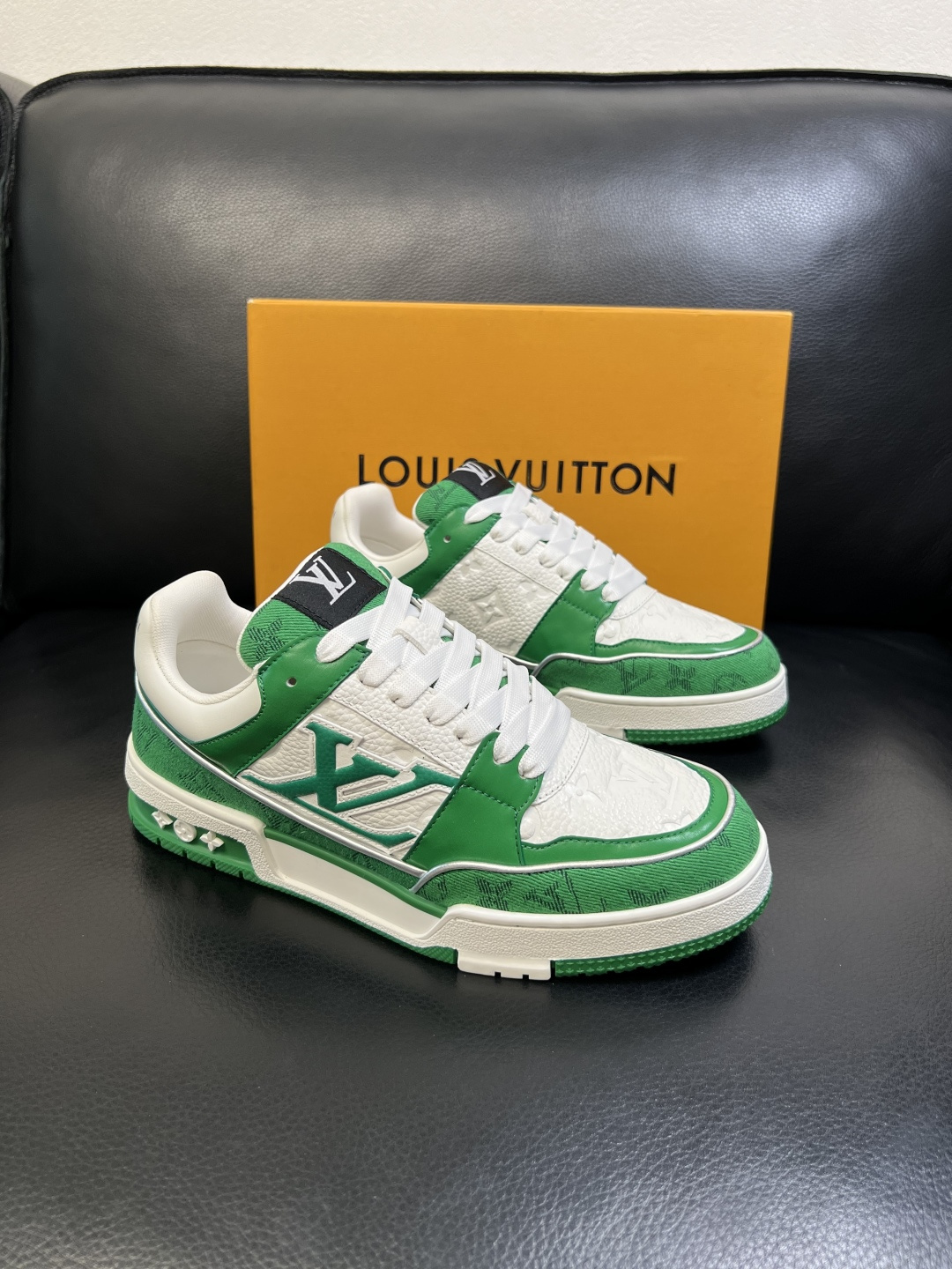 Lv 高品质 顶级工艺品 路易威登，运动板鞋专柜同步，鞋面意大利进口，高品质拼接缤纷色彩复杂工艺品，进口