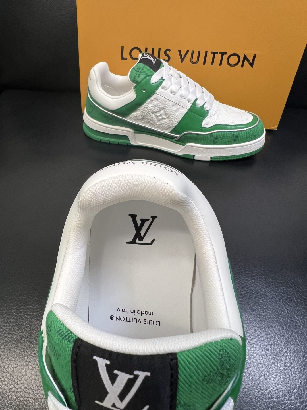 Lv 高品质 顶级工艺品 路易威登，运动板鞋专柜同步，鞋面意大利进口，高品质拼接缤纷色彩复杂工艺品，进口