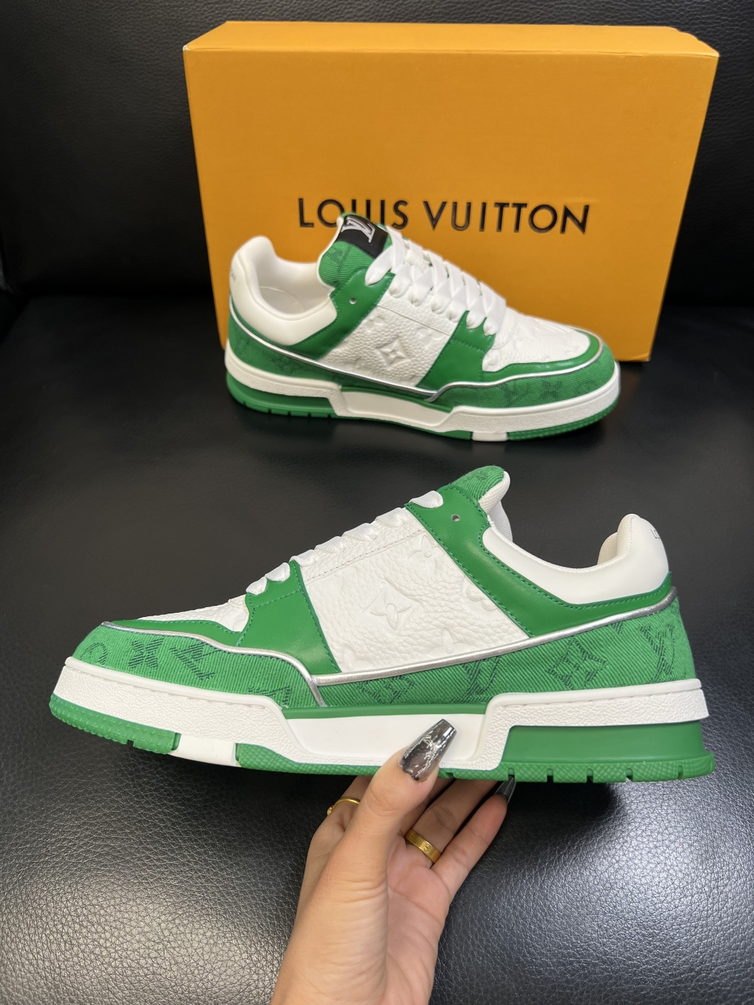 Lv 高品质 顶级工艺品 路易威登，运动板鞋专柜同步，鞋面意大利进口，高品质拼接缤纷色彩复杂工艺品，进口