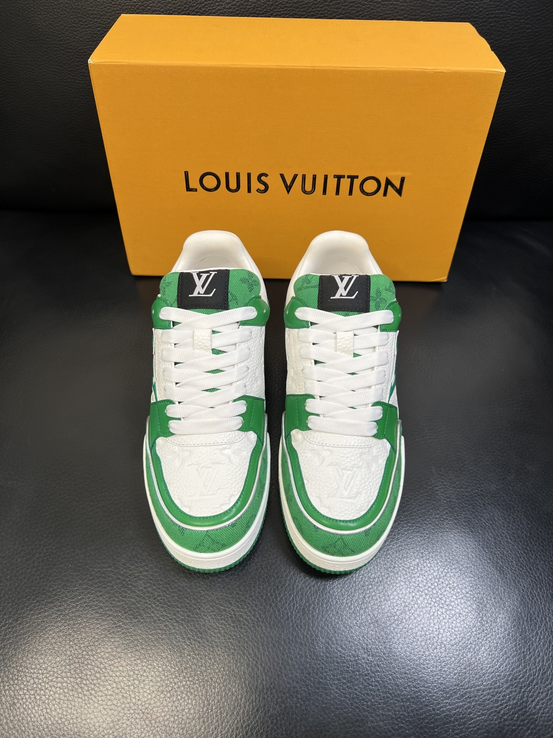 Lv 高品质 顶级工艺品 路易威登，运动板鞋专柜同步，鞋面意大利进口，高品质拼接缤纷色彩复杂工艺品，进口