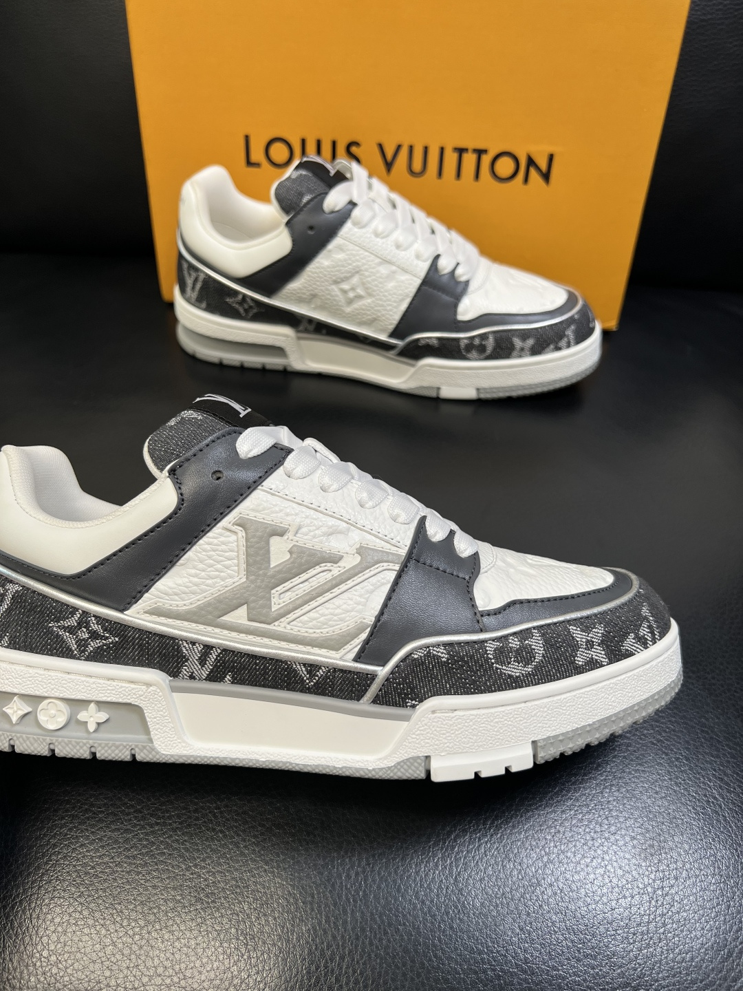 Lv 高品质 顶级工艺品 路易威登，运动板鞋专柜同步，鞋面意大利进口，高品质拼接缤纷色彩复杂工艺品，进口