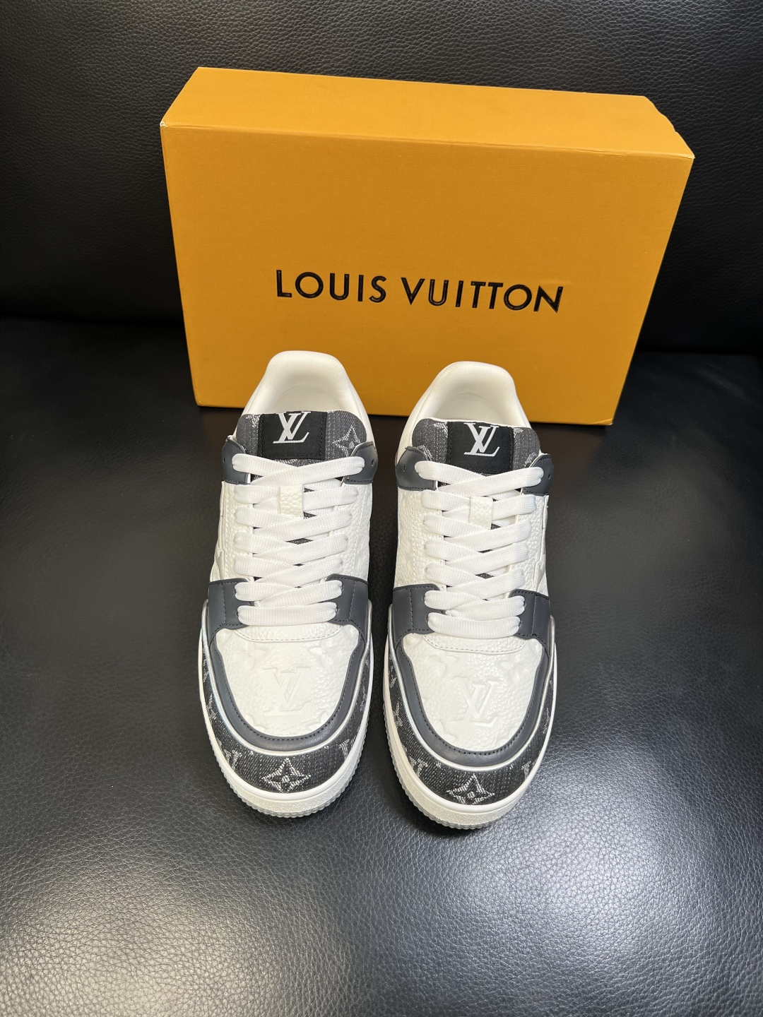 Lv 高品质 顶级工艺品 路易威登，运动板鞋专柜同步，鞋面意大利进口，高品质拼接缤纷色彩复杂工艺品，进口