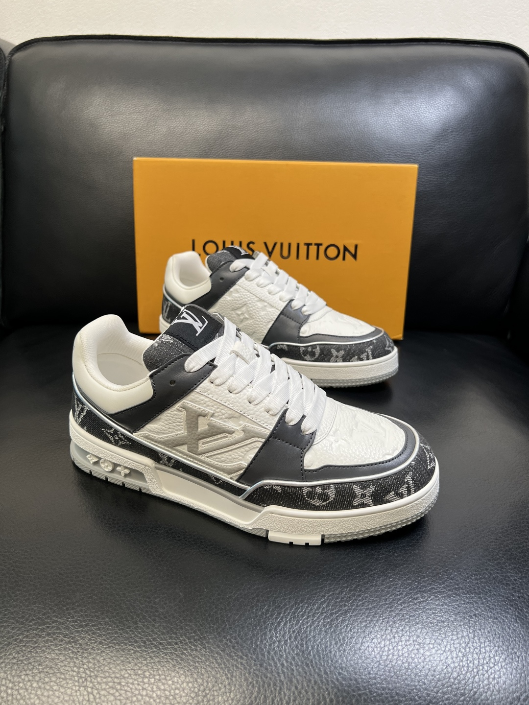 Lv 高品质 顶级工艺品 路易威登，运动板鞋专柜同步，鞋面意大利进口，高品质拼接缤纷色彩复杂工艺品，进口