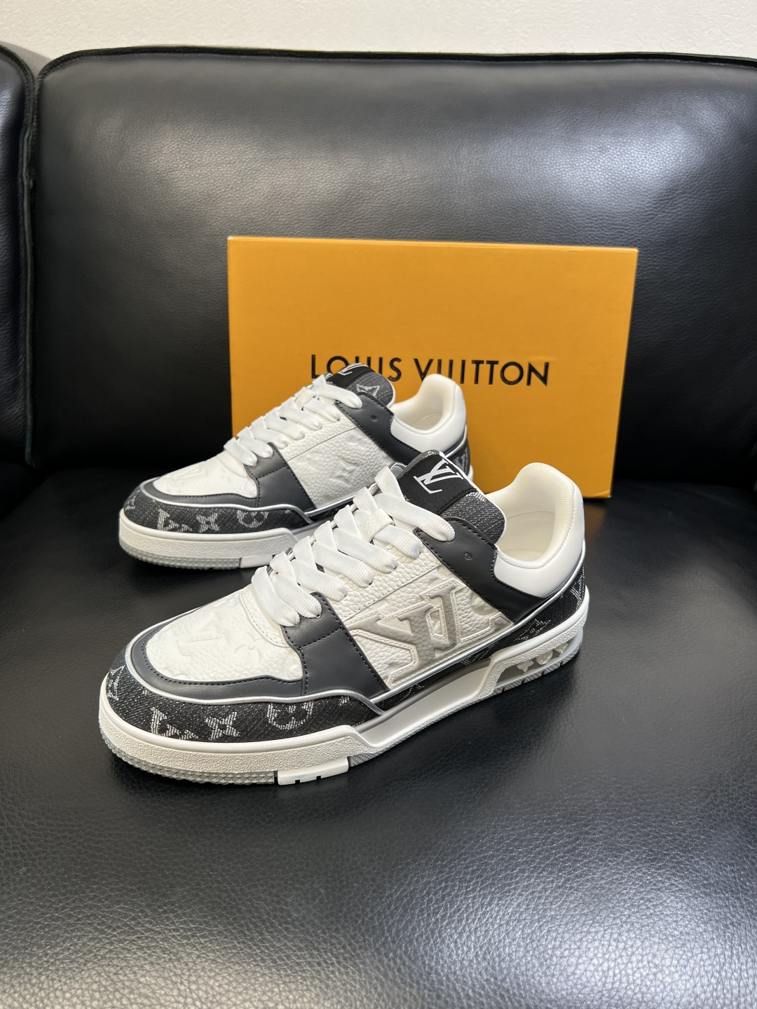 Lv 高品质 顶级工艺品 路易威登，运动板鞋专柜同步，鞋面意大利进口，高品质拼接缤纷色彩复杂工艺品，进口