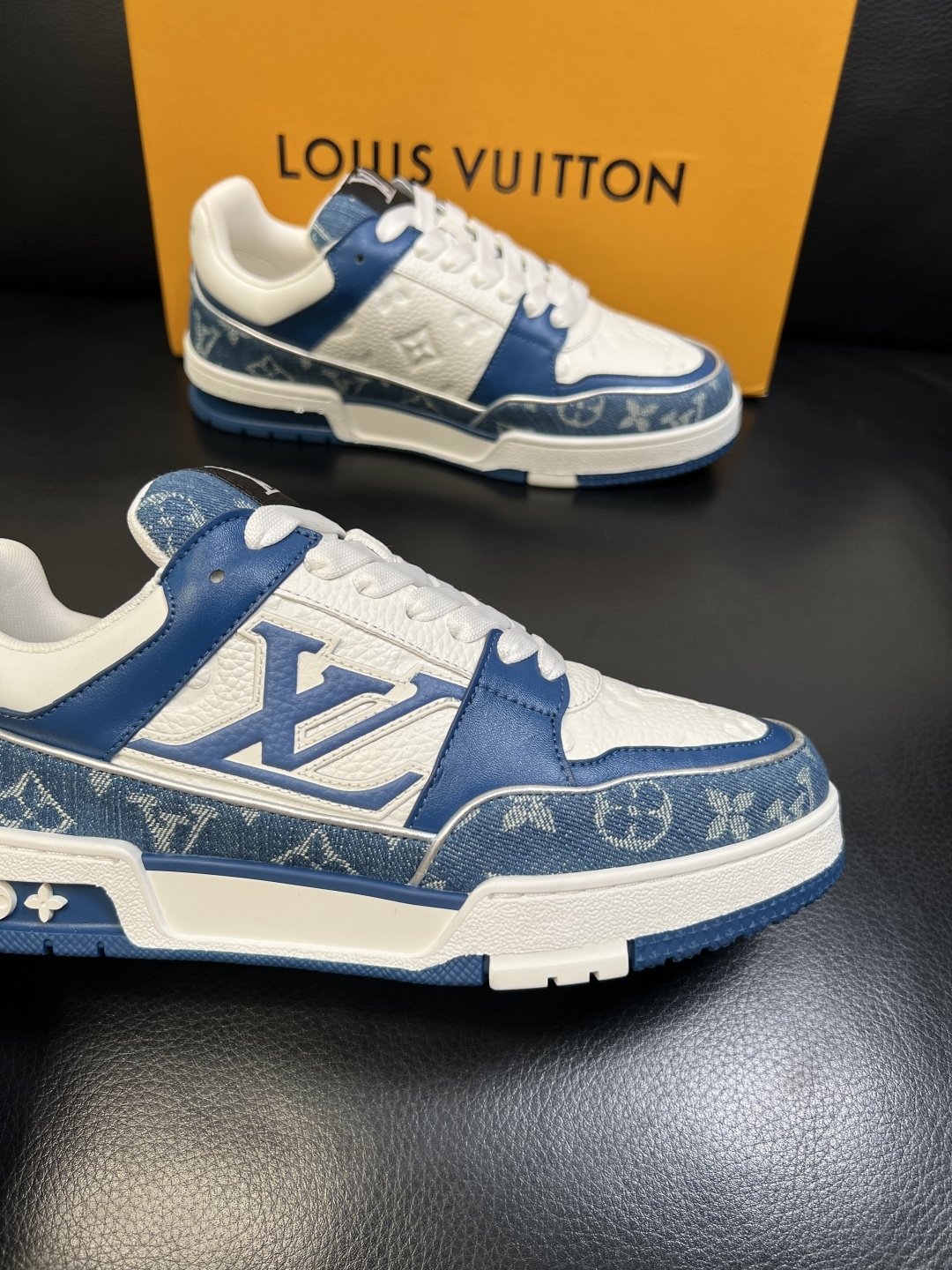 Lv 高品质 顶级工艺品 路易威登，运动板鞋专柜同步，鞋面意大利进口，高品质拼接缤纷色彩复杂工艺品，进口