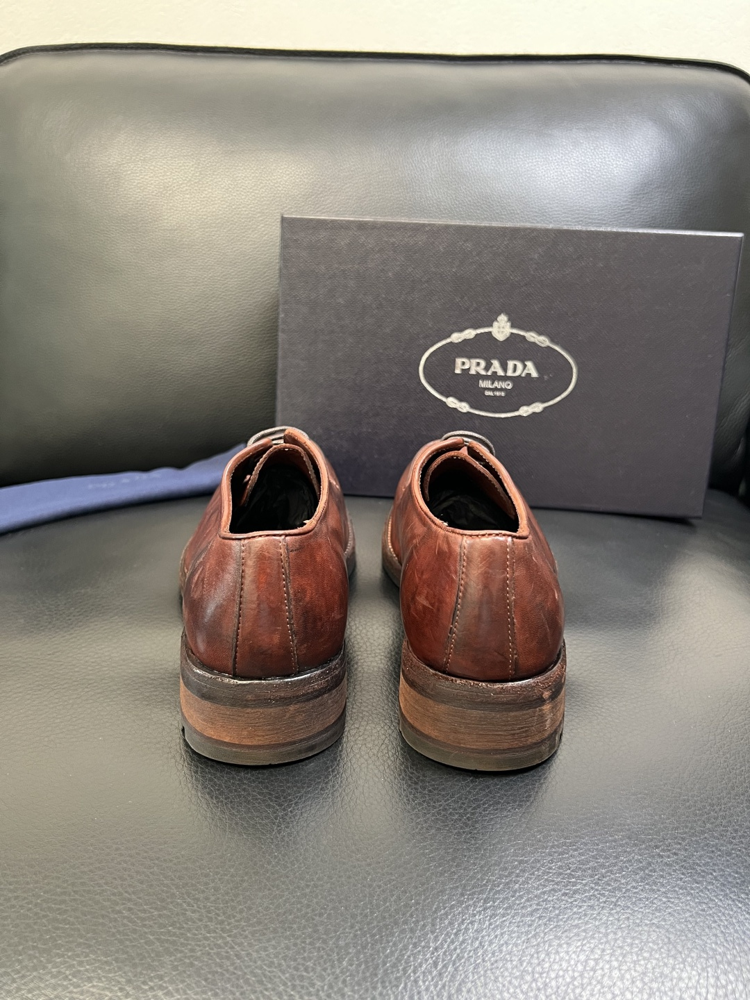 Prada 顶级工艺品，普拉达 专柜同步，原厂配置意大利进口水洗马皮面料，进口牛皮内里垫，透气舒适，鞋底