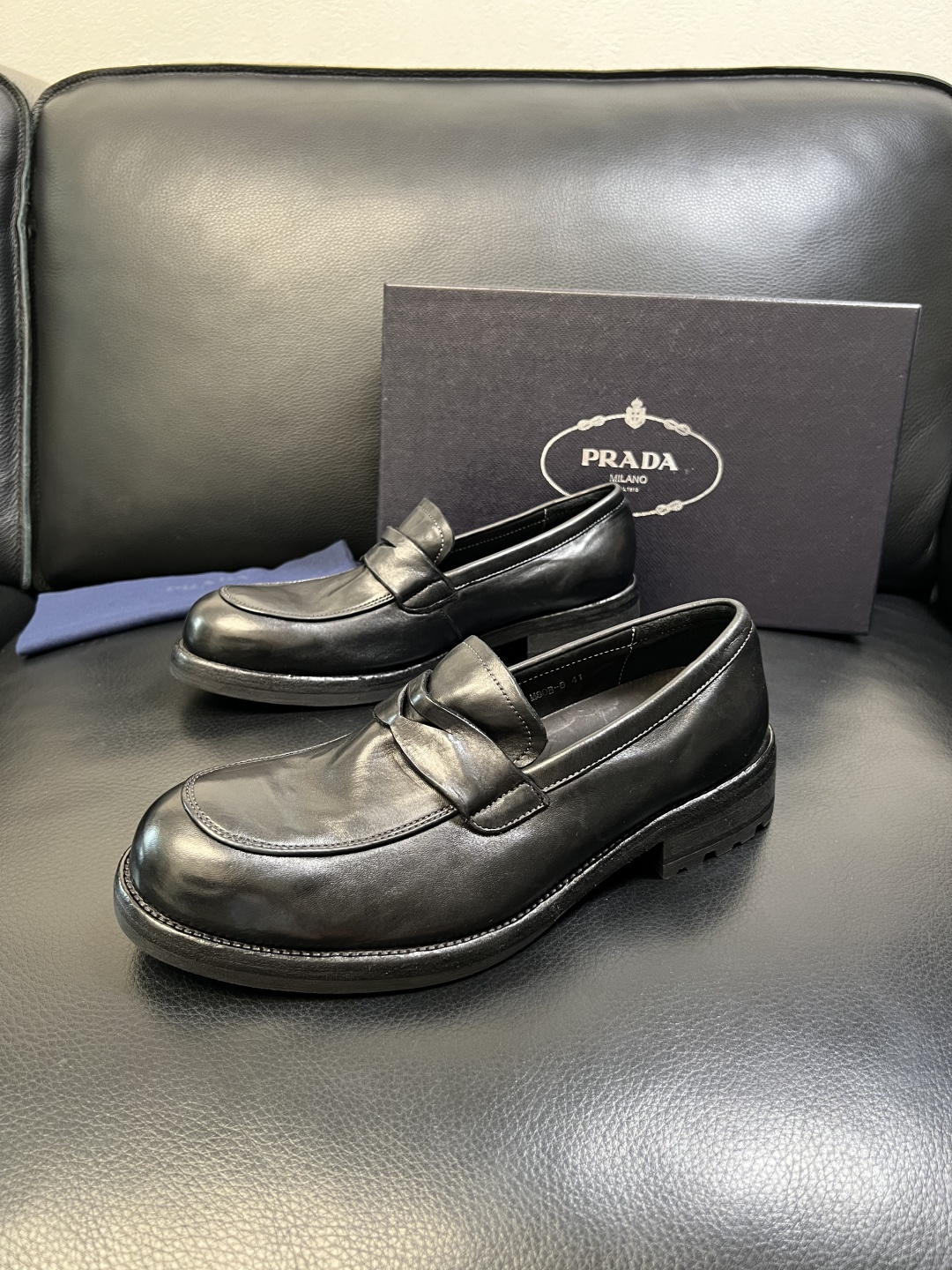 Prada 顶级工艺品，普拉达 专柜同步，原厂配置意大利进口水洗马皮面料，进口牛皮内里垫，透气舒适，鞋底