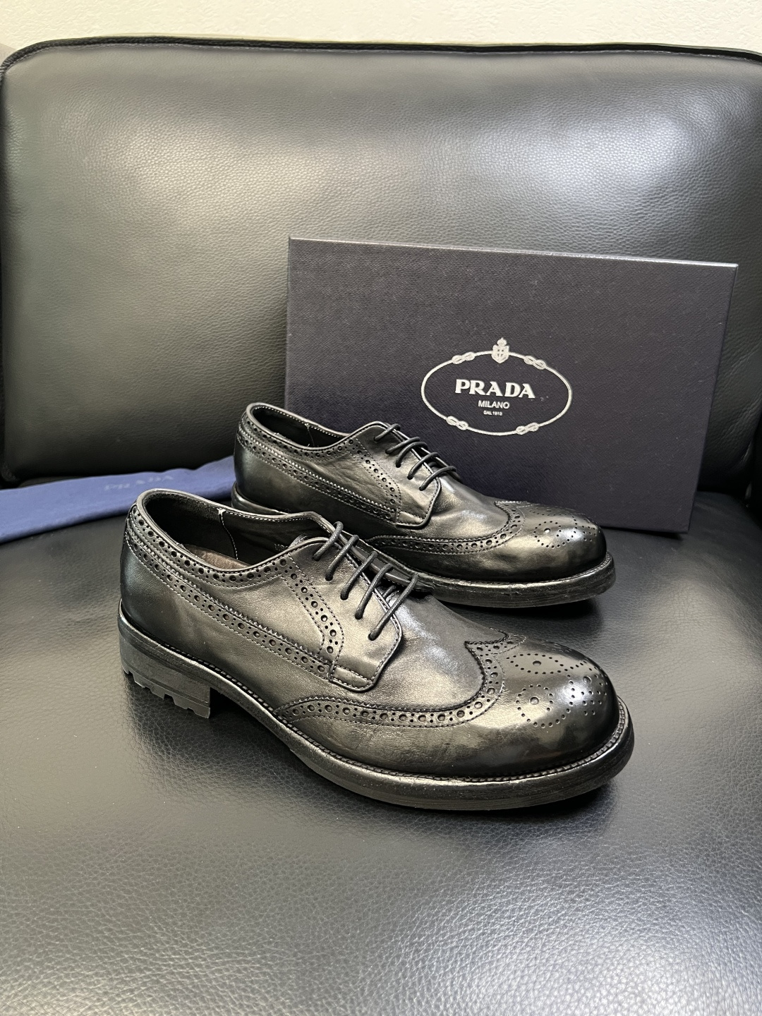 Prada 顶级工艺品，普拉达 专柜同步，原厂配置意大利进口水洗马皮面料，进口牛皮内里垫，透气舒适，鞋底