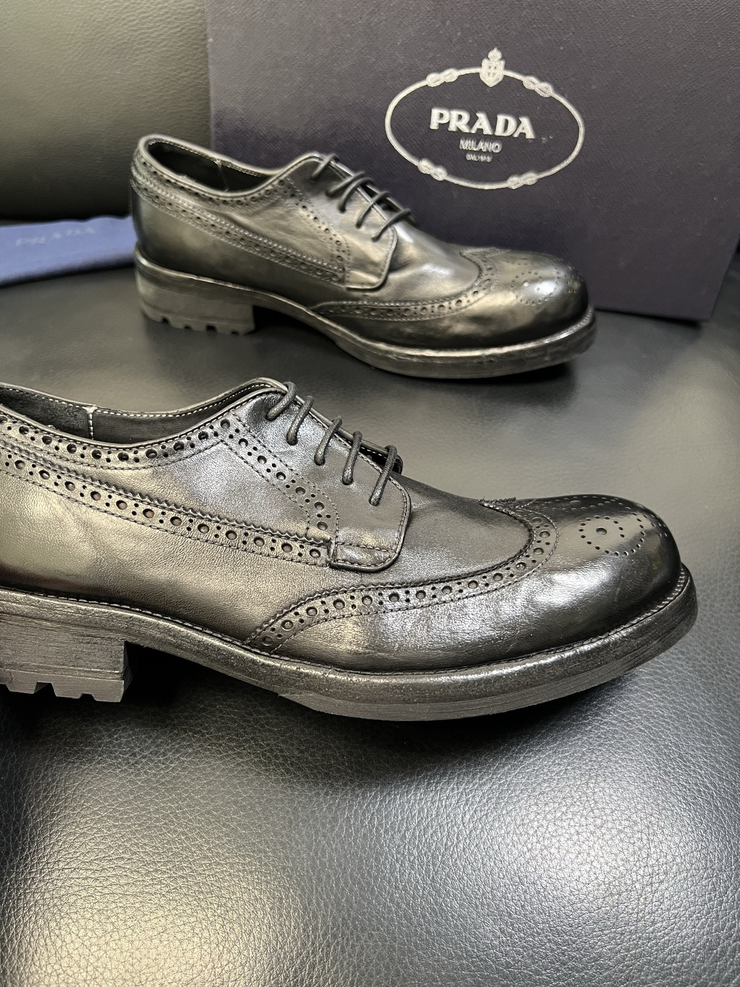 Prada 顶级工艺品，普拉达 专柜同步，原厂配置意大利进口水洗马皮面料，进口牛皮内里垫，透气舒适，鞋底